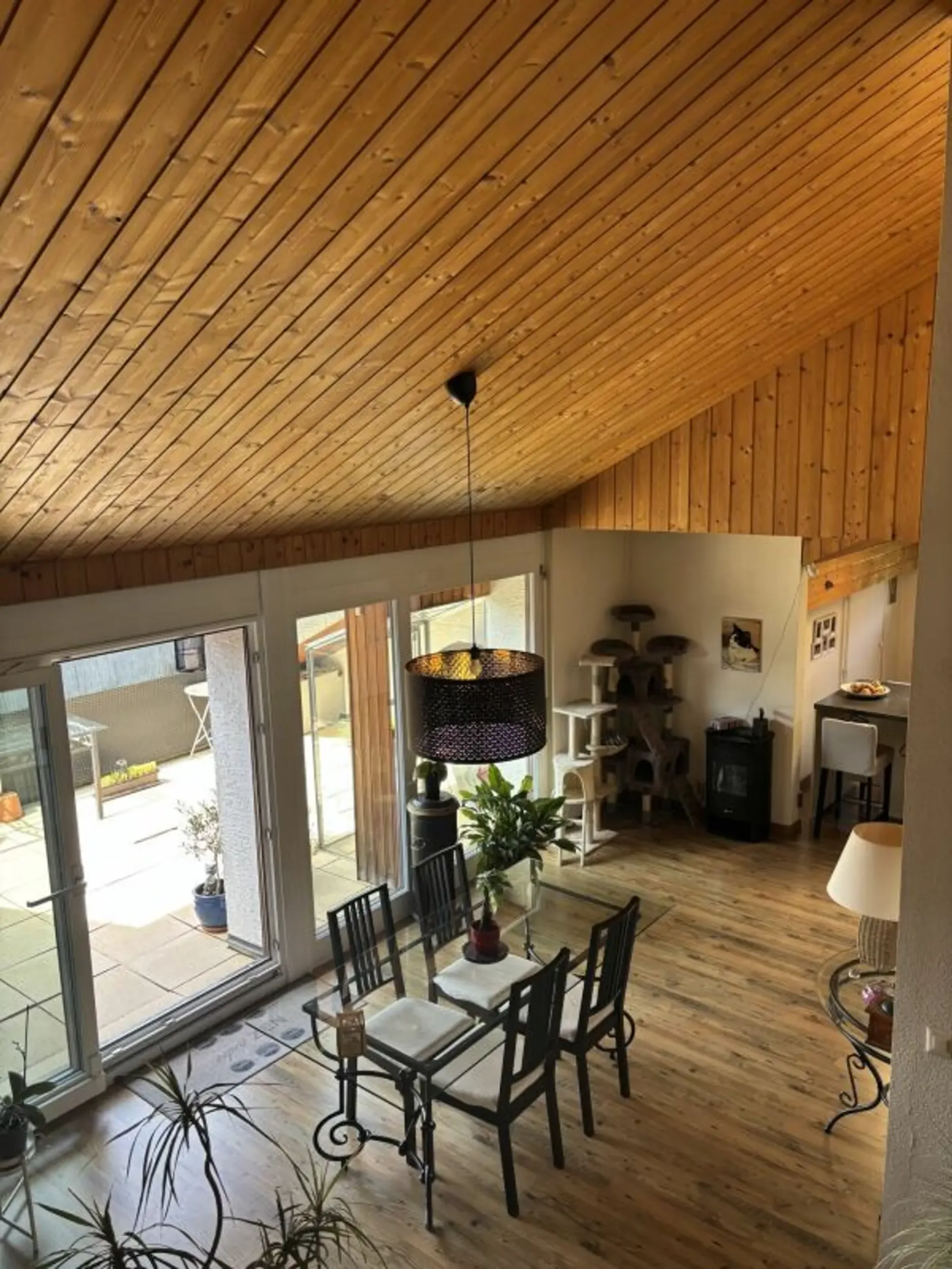 Duplextwo-Familienhaus mit 140 m² im letzten Stockwerk mit 3 Zimmern, Terrasse und Wald
