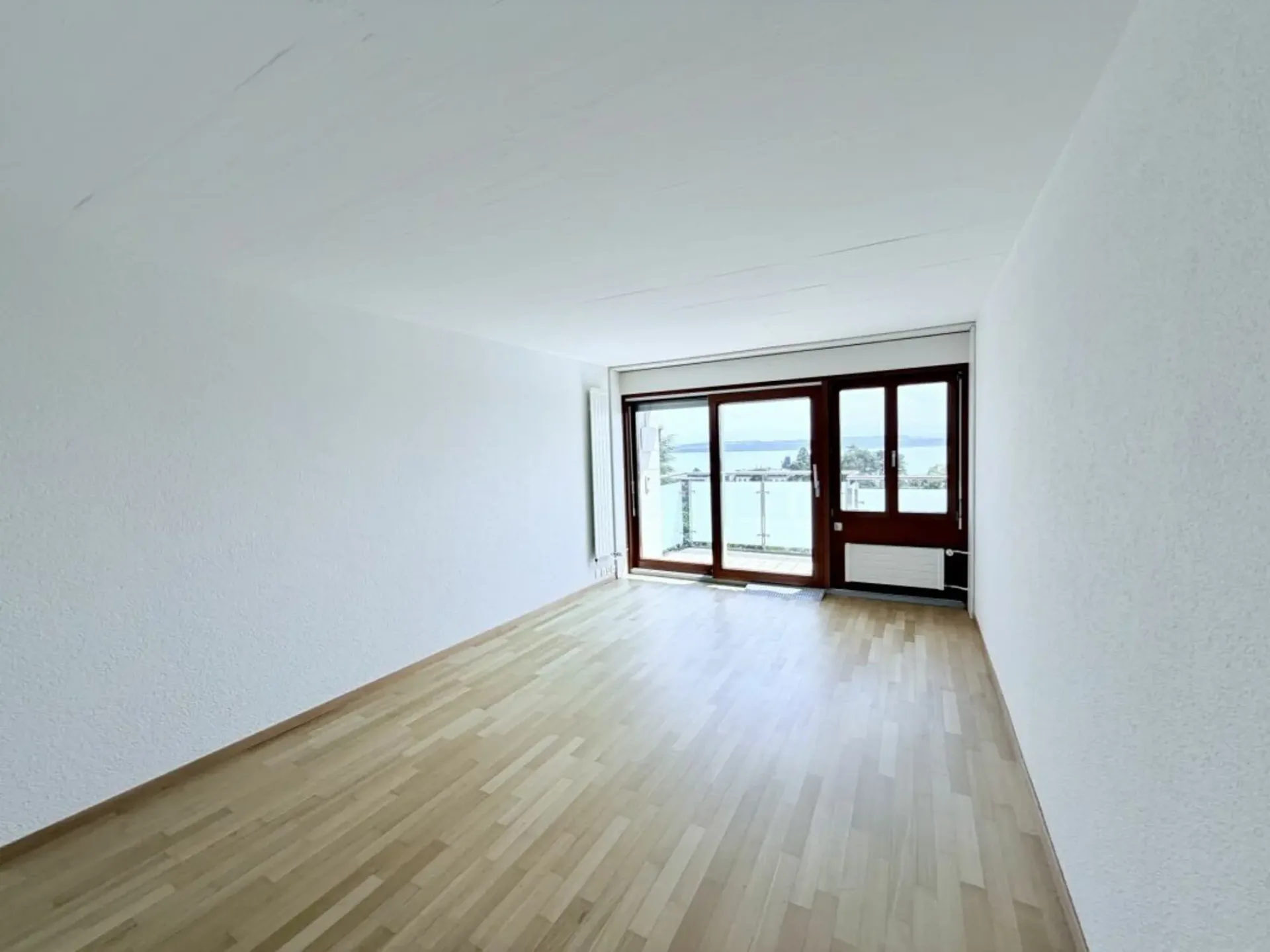 Monolocale ristrutturato con assistenza e vista sul lago