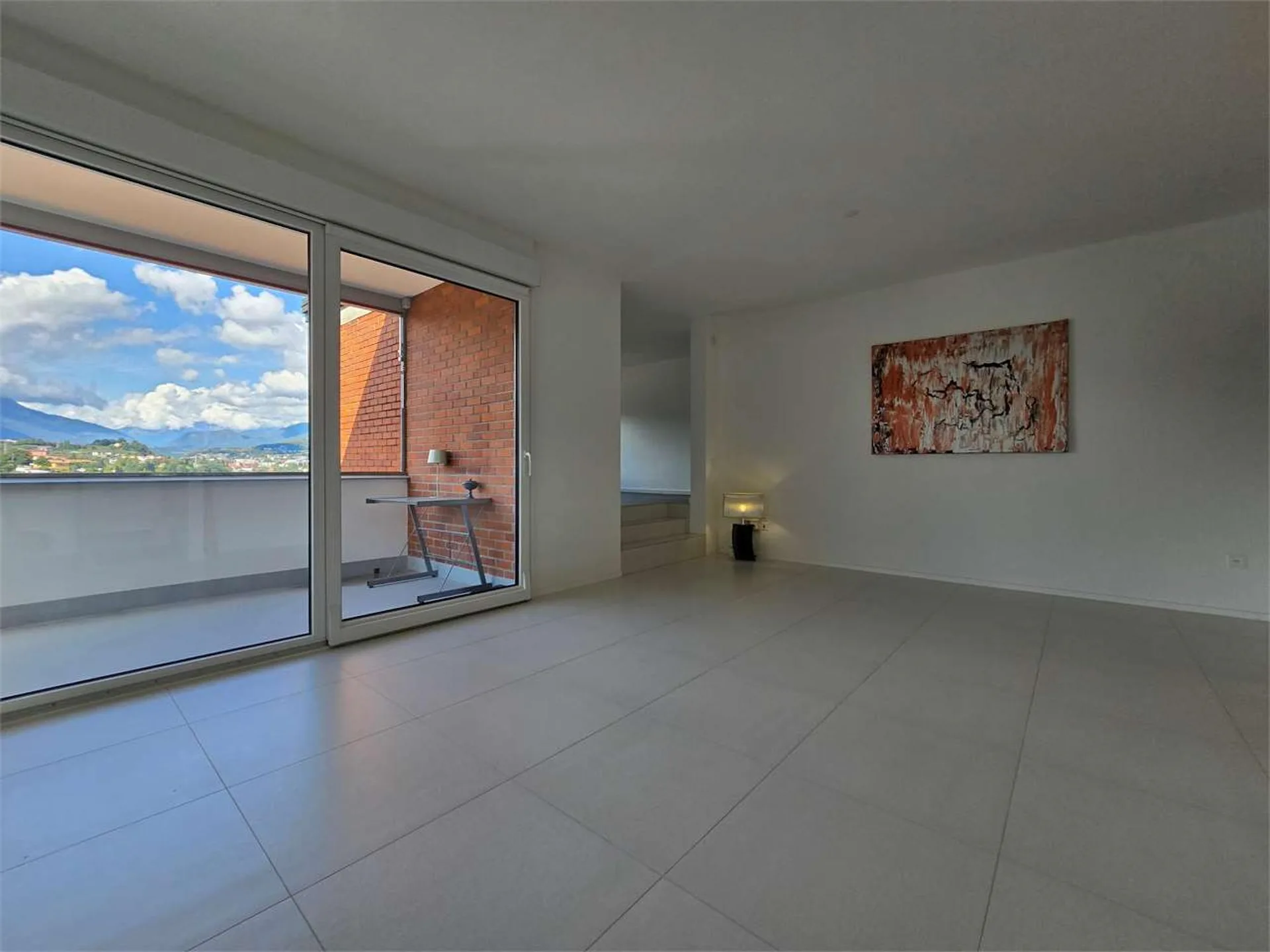 Paradies - Helles 4.5-Zimmer-Wohnung mit großzügigen Räumen und modernen Ausstattungen