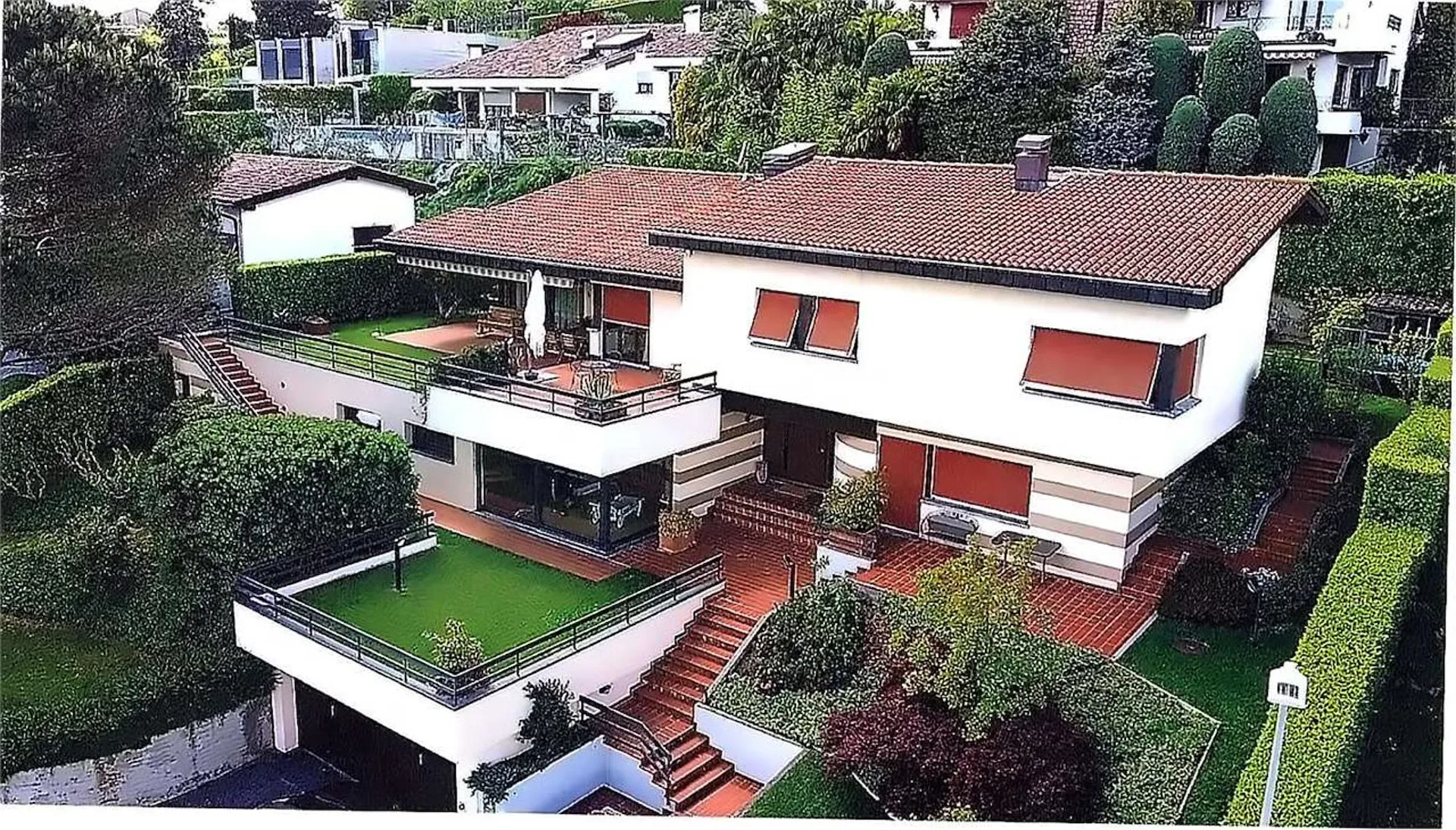 Exklusives Landhaus in Besazio mit Nebengebäude, Pool und Panoramablick