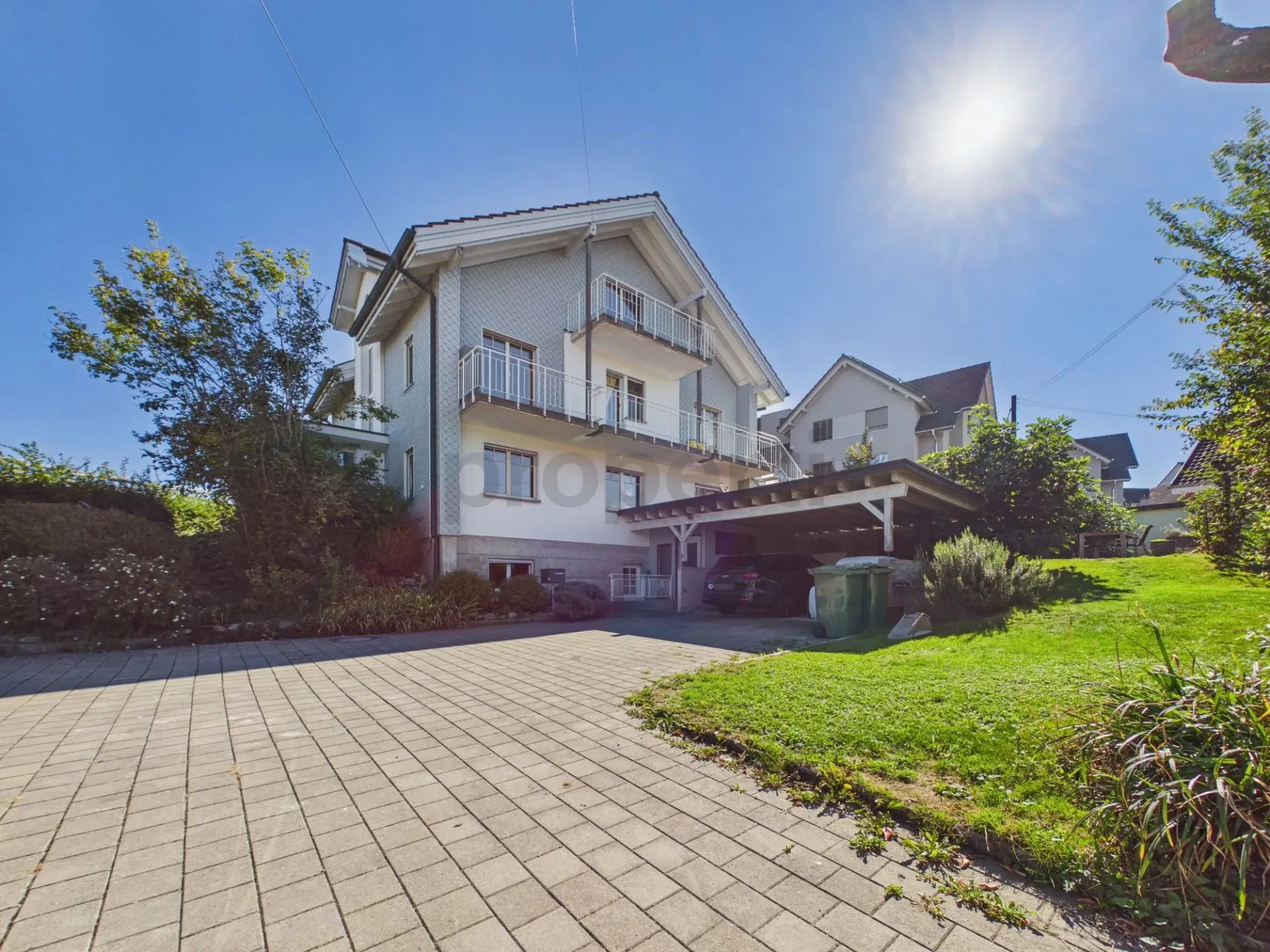 Peaceful residential area, spacious garden & cozy fireplace!