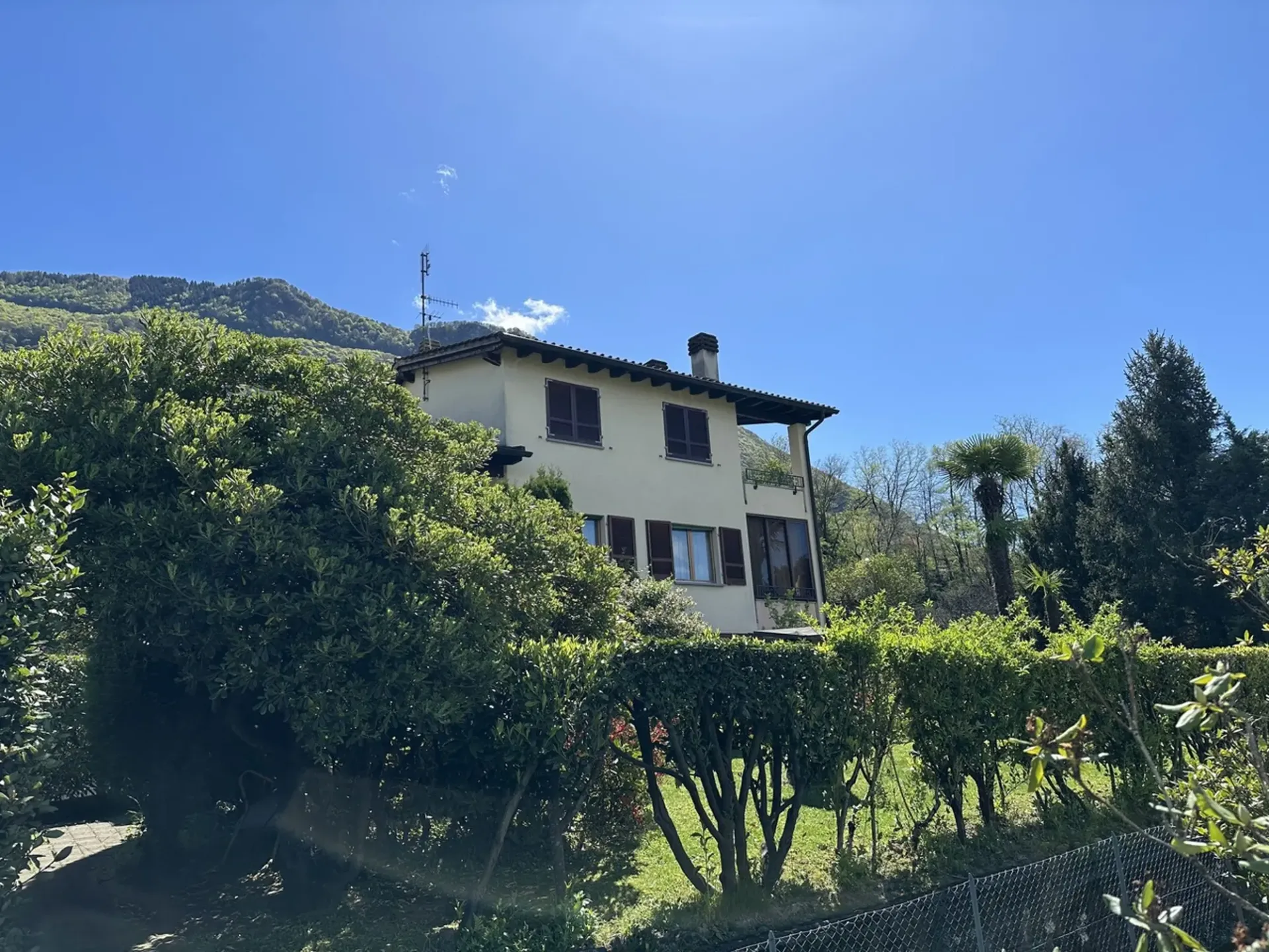 CADRO - LUGANO Einfamilienhaus 5.5 Zimmer mit Garten