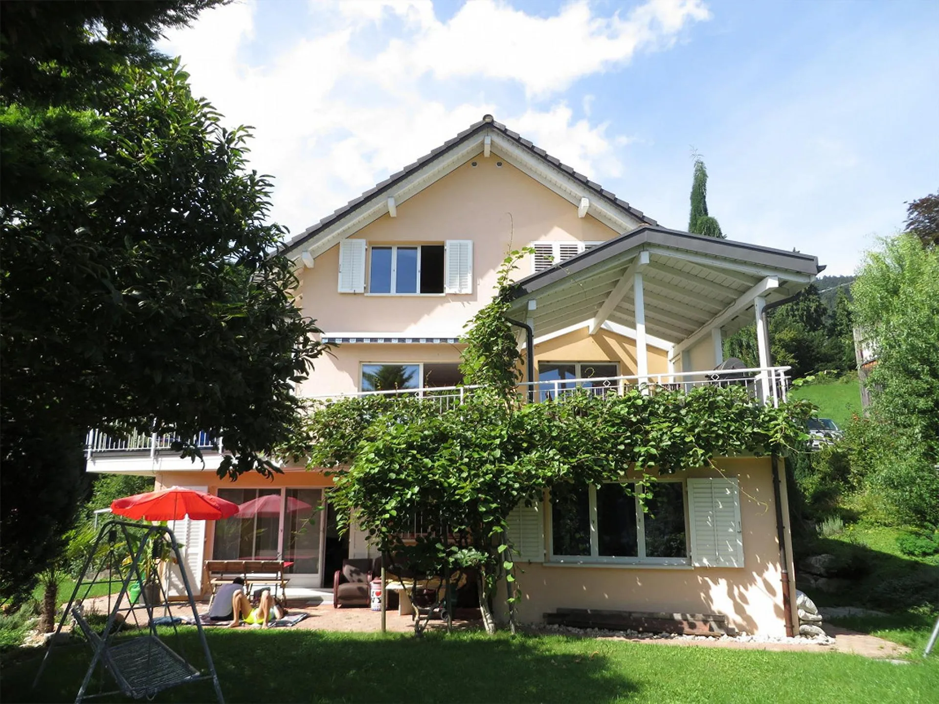 Charming 6.5-room single-family house with a view in Rebstein