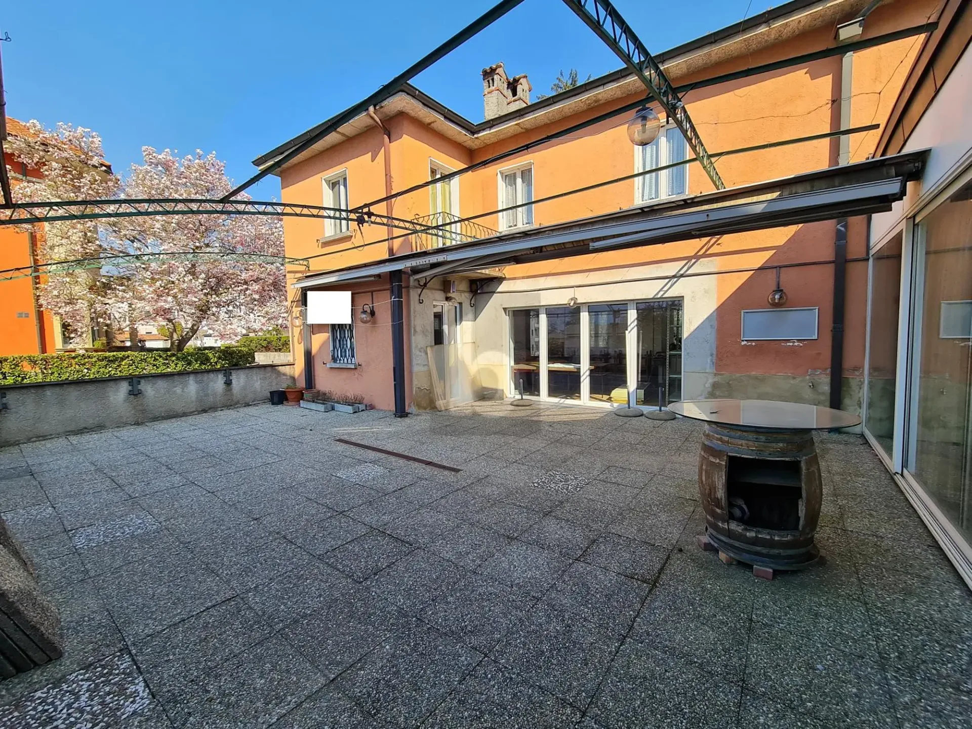 Geräumig mit Terrasse