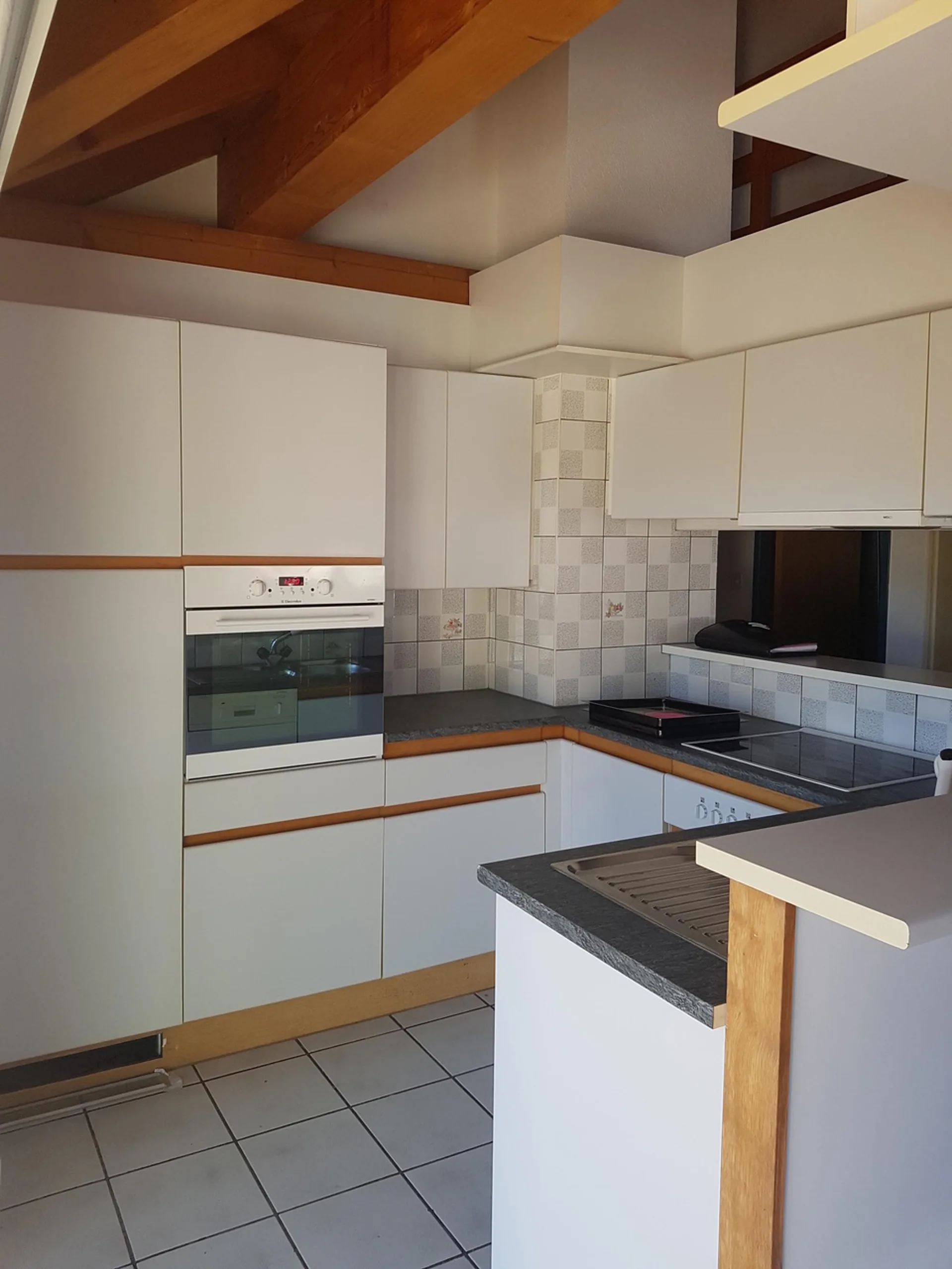 Dachgeschoss-Duplex mit 107 m2 im 3. Stock, ohne Aufzug