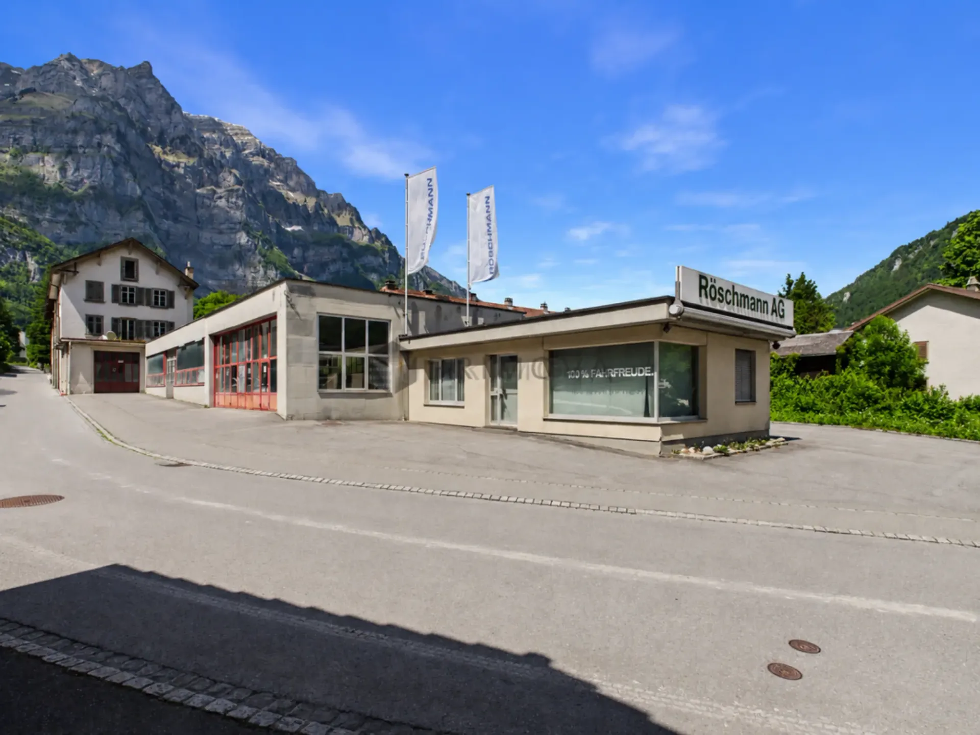 Representative commercial area with building land and 5.5-room attic apartment