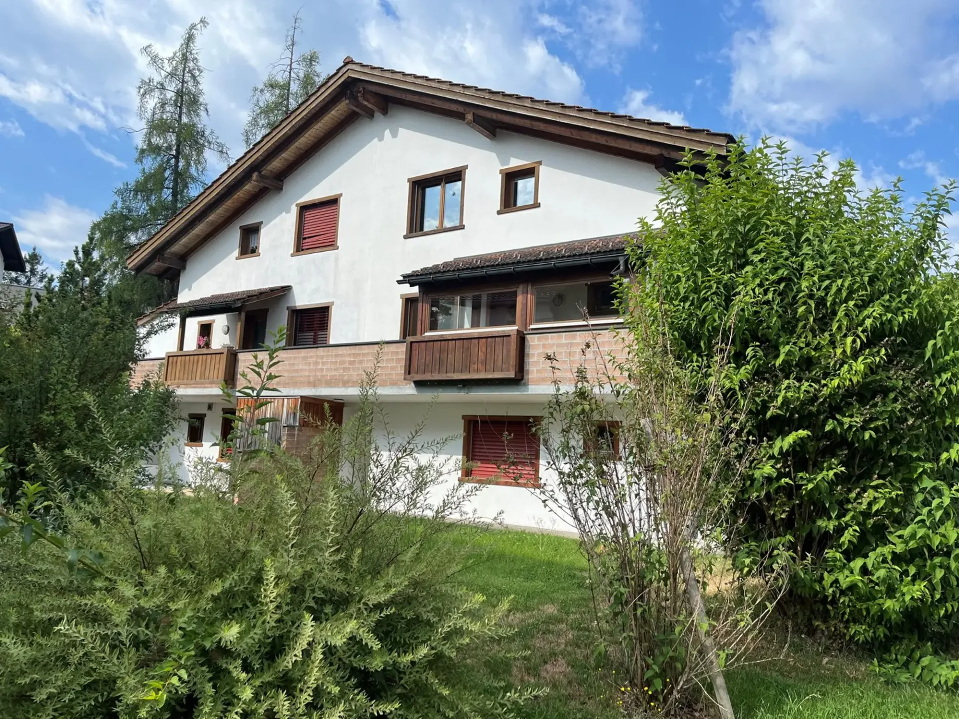 Charmante Doppelhaushälfte mit Studio in Laax