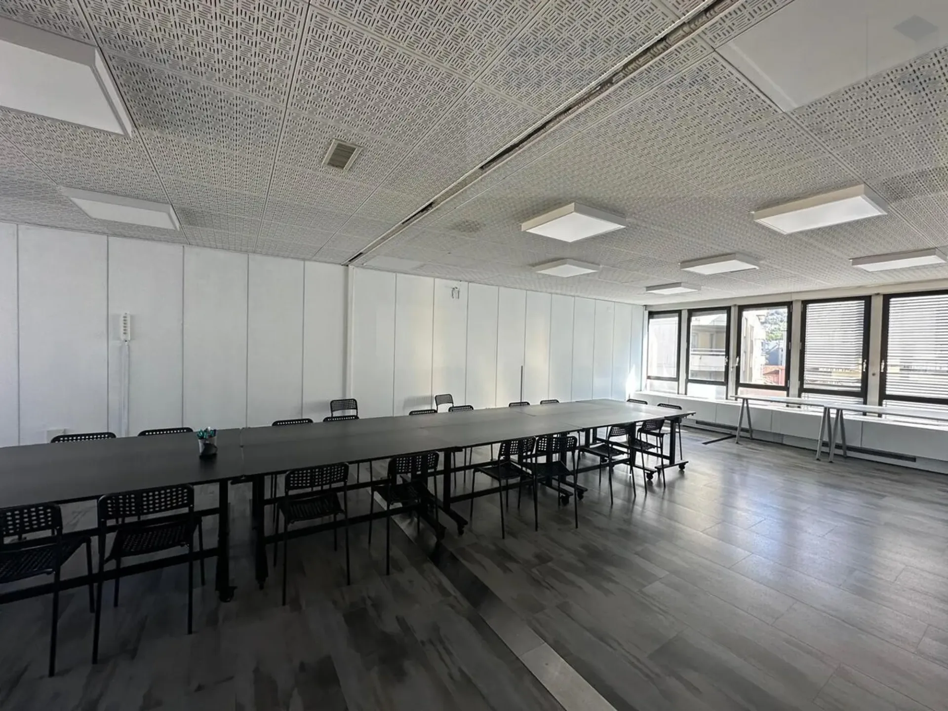 Büros in Open-Space-Varianten in Chiasso zu vermieten