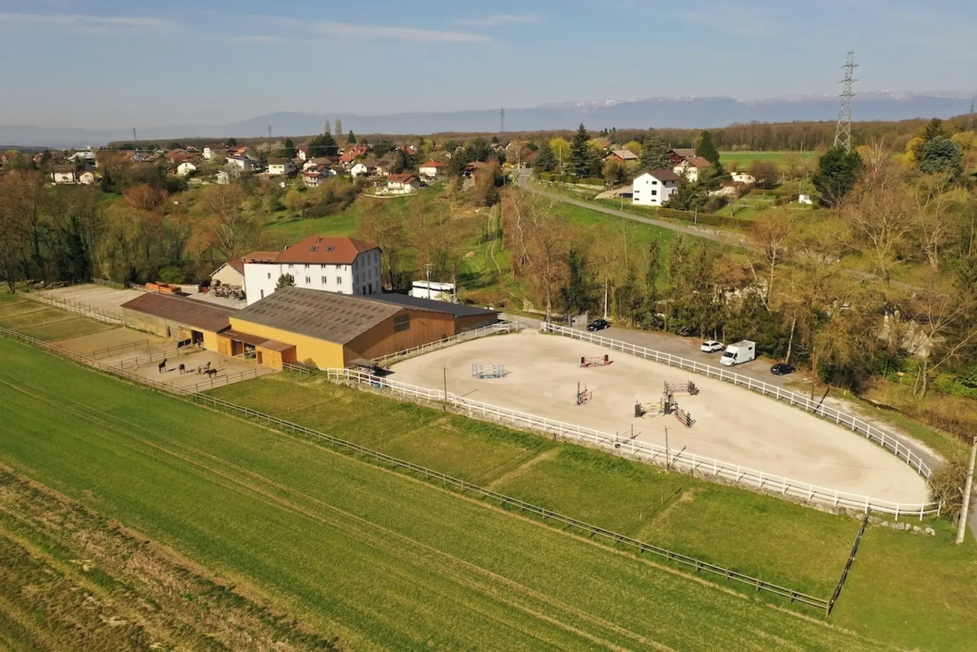 SELTEN- Luxus-Reitgut an der Genfer Grenze