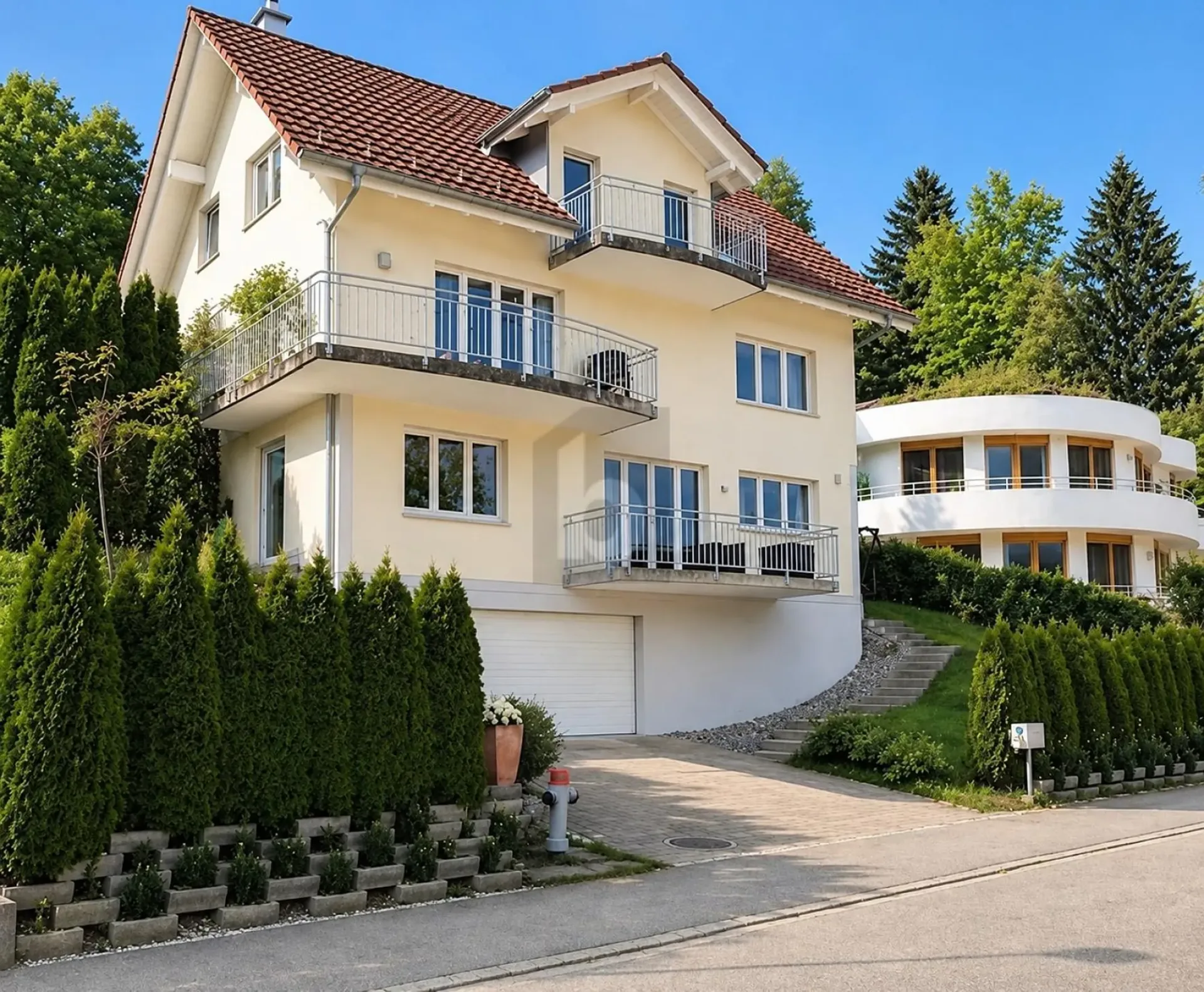 PANORAMIC VIEW WITH MUCH SPACE AND FLEXIBLE USE