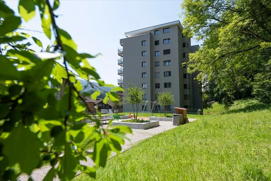 Spacious modern apartment in a green environment