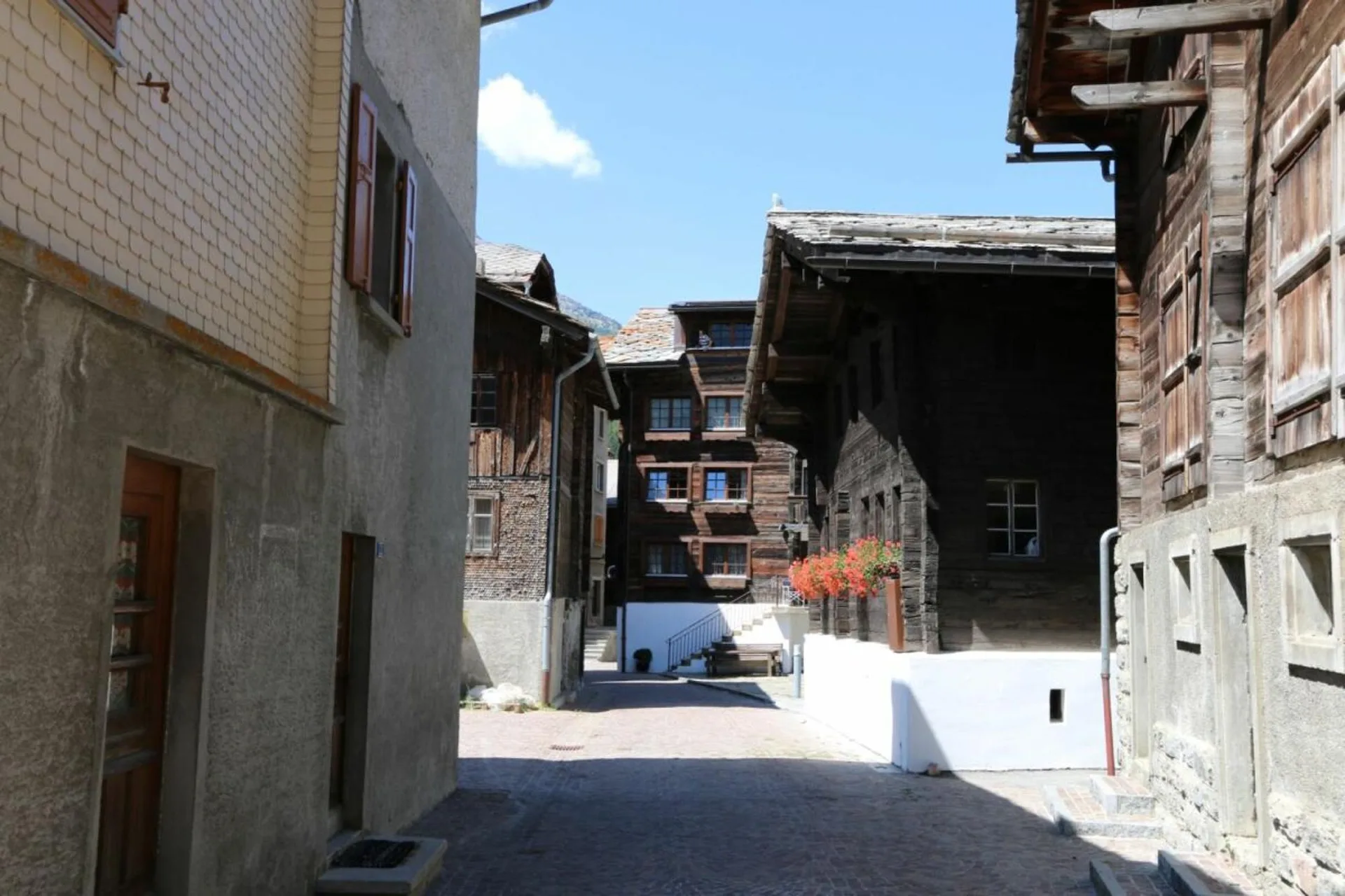 Studio Dachwohnung im alten Café du DOME in Saas-Grund.