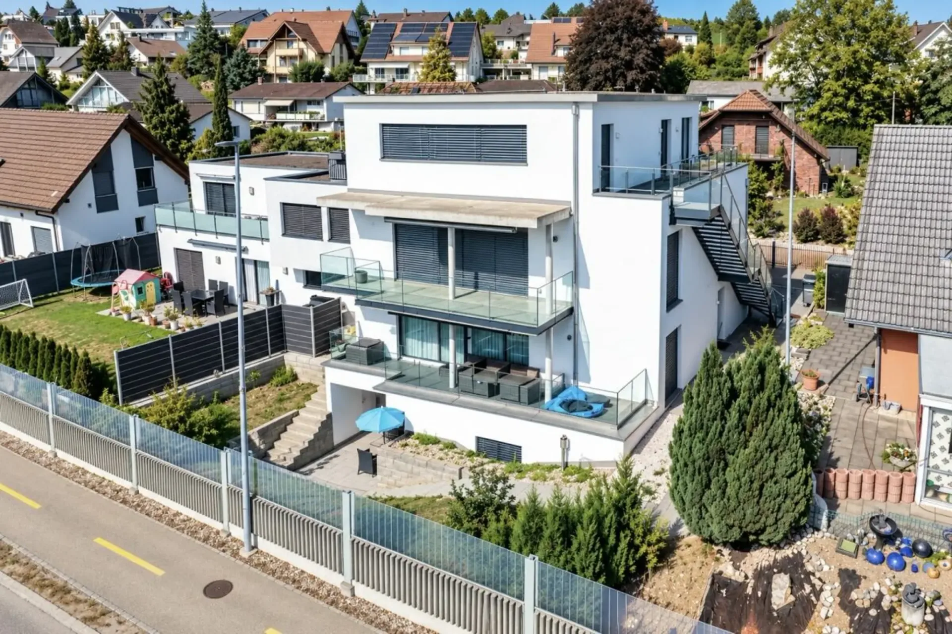 MODERNE ATTIKAWOHNUNG MIT 36 M² TERRASSENFLÄCHE IN EGERKINGEN