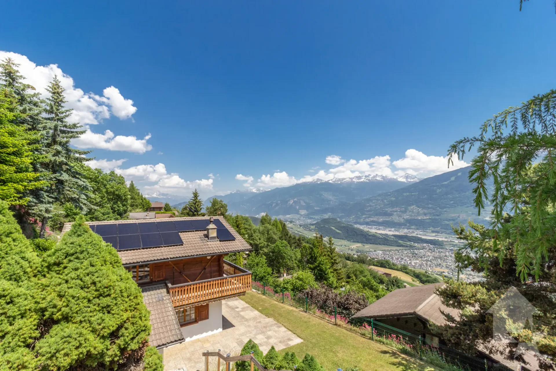 Charmant chalet jouissant d'une situation et d'une vue exceptionnelle