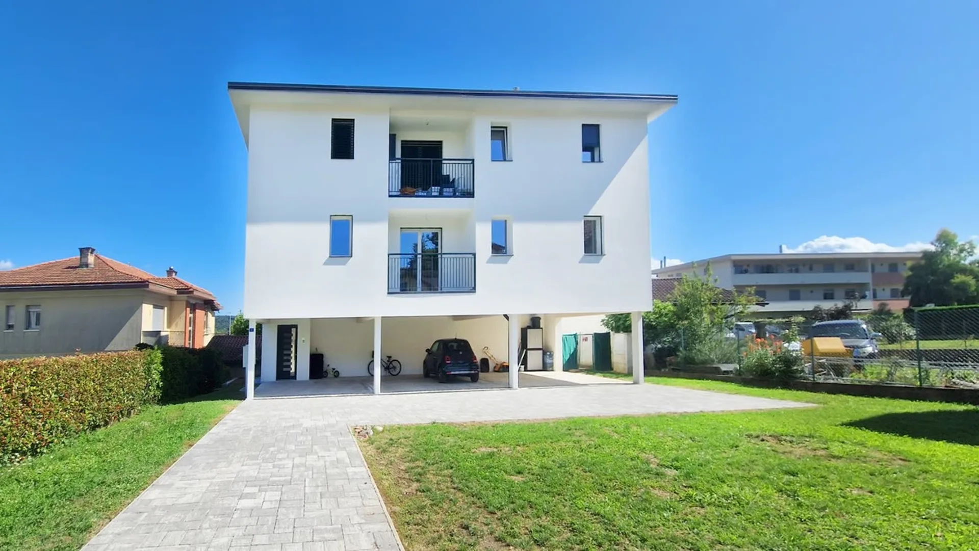Neue 2,5-Zimmer-Wohnung mit Panoramabalkon