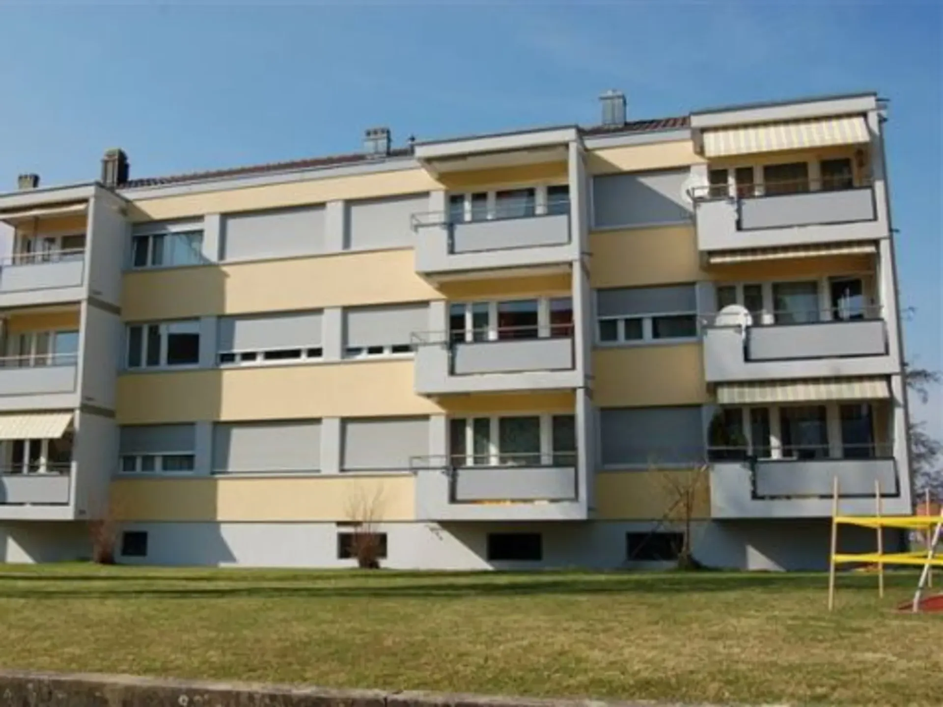 Appartamento 4 1/2 locali, 1° piano a destra