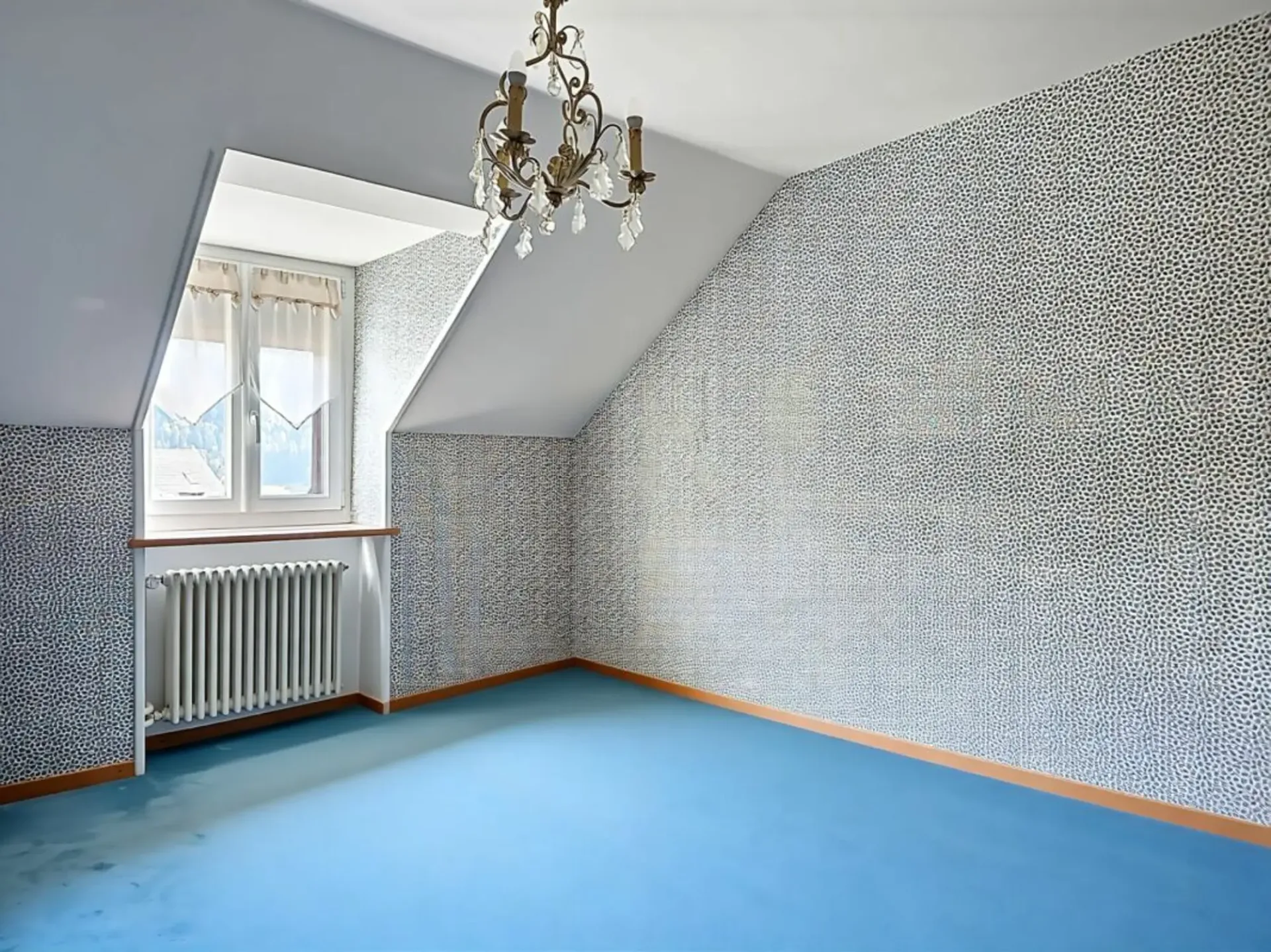 Prächtiges Potenzial für dieses 5-Zimmer-Duplex zur Personalisierung