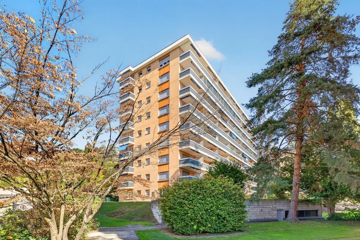 Studio avec grand balcon à deux pas du lac