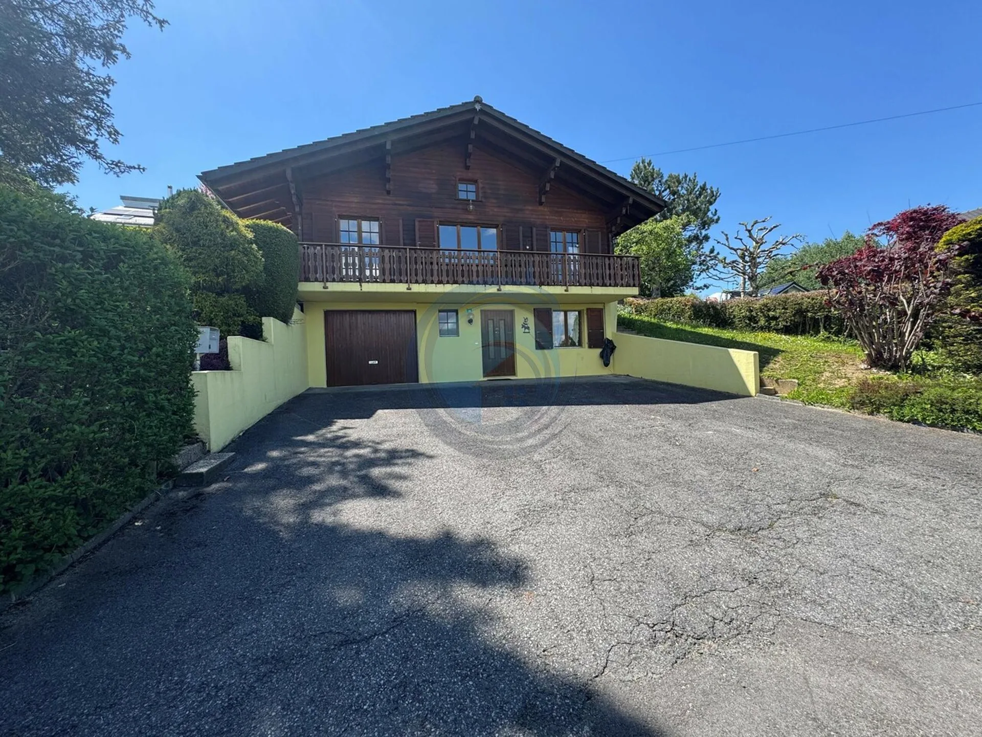 Charmanter Chalet-Bungalow mit 3,5 Zimmern und Blick auf die Alpen