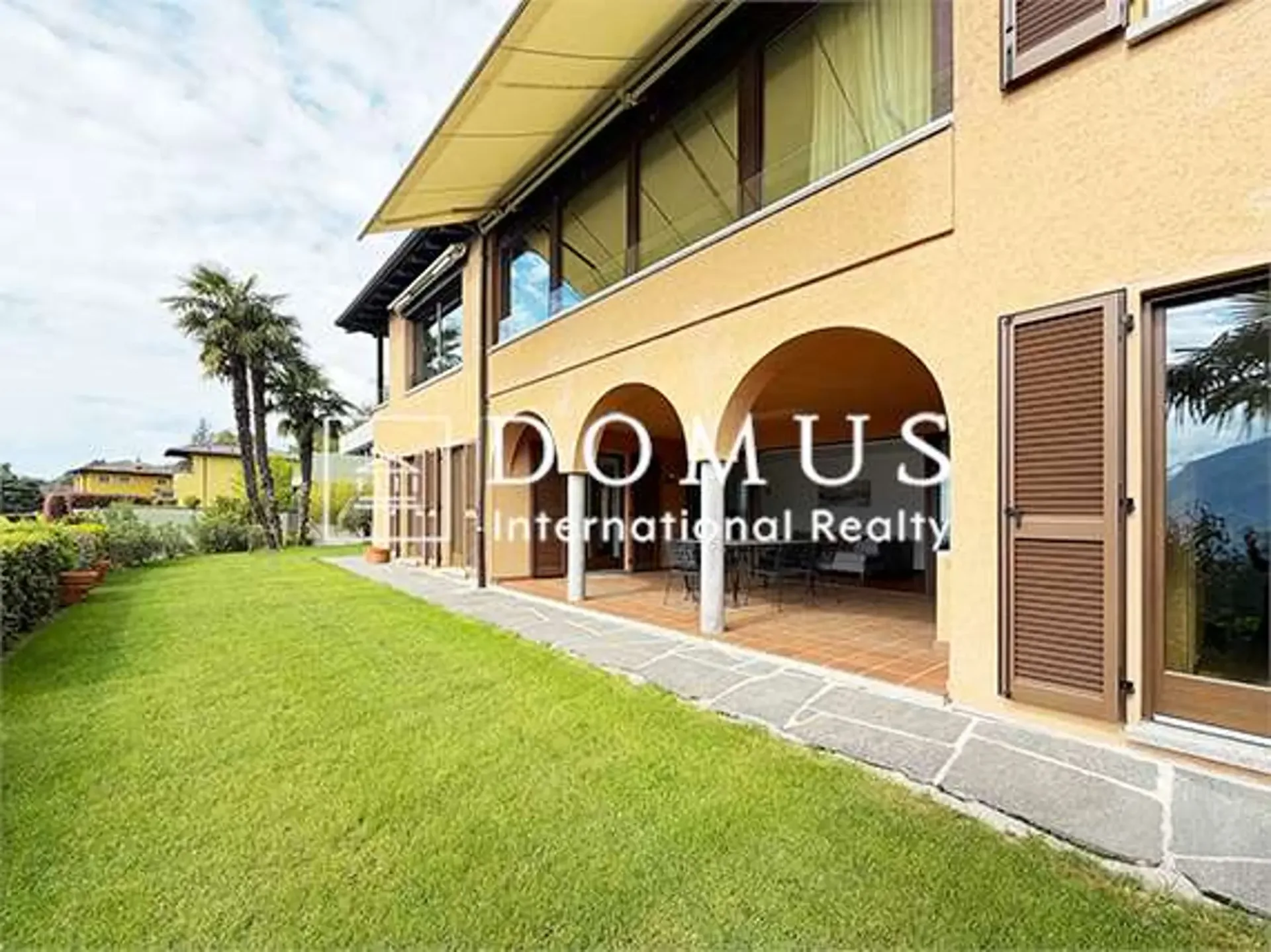 Appartamento 4.5 locali con vista lago, giardino e piscina