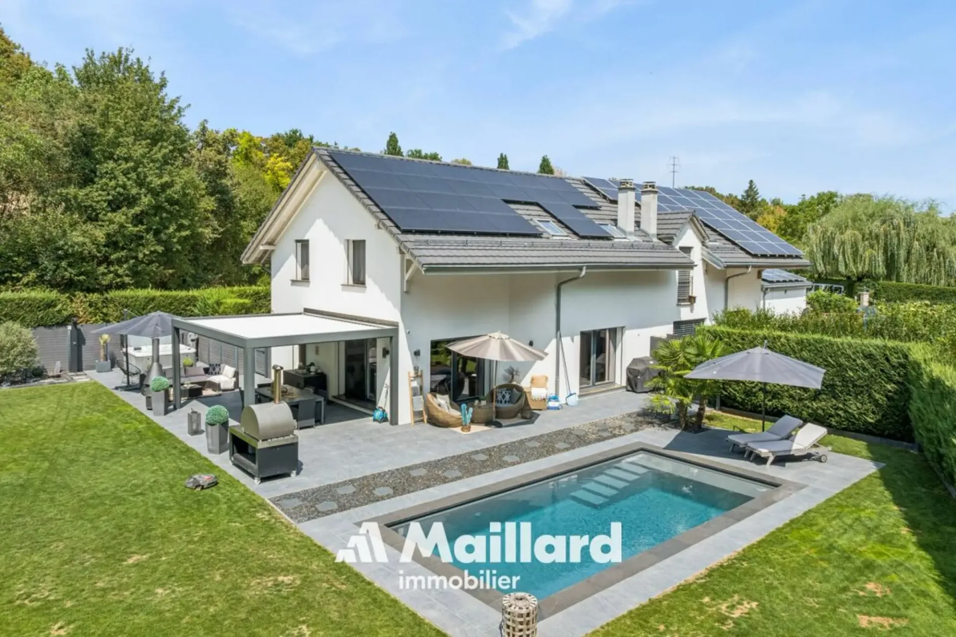 Moderne Villa mit Pool in außergewöhnlicher Naturlandschaft