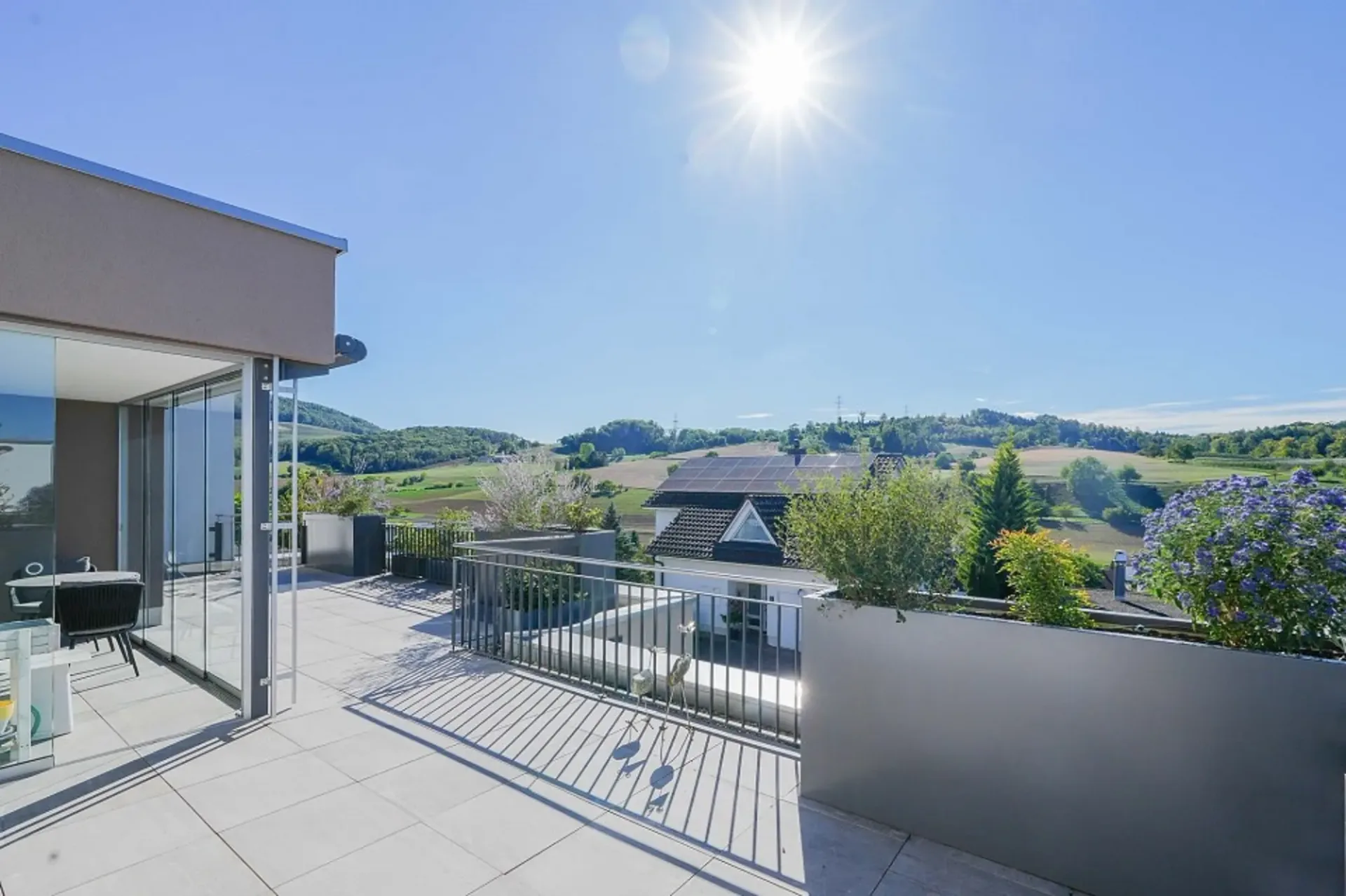 Schöner Wohnen! Klimatisierte 5.5 Zimmer-Terrassenwohnung