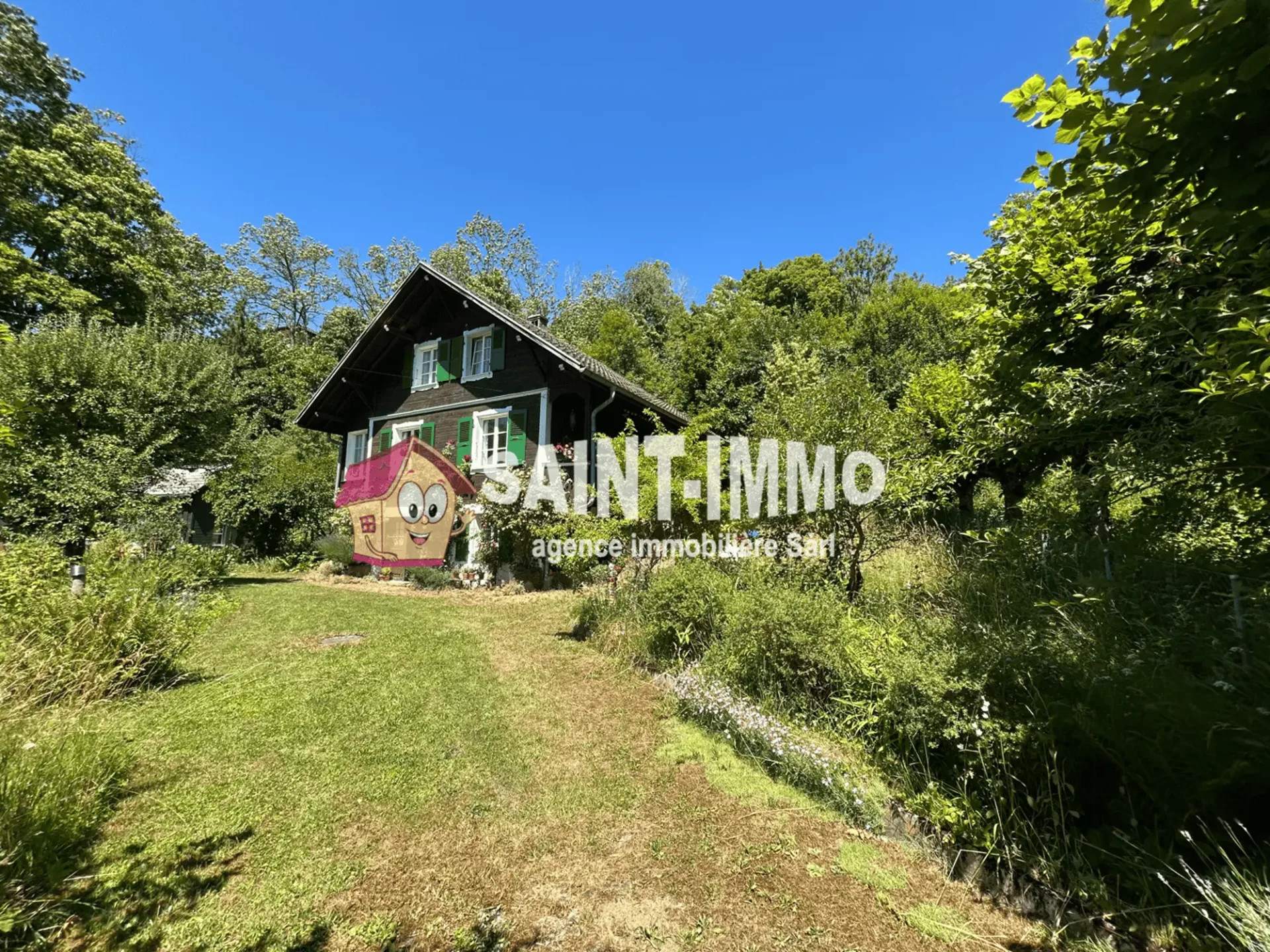 Charmanter Chalet mit Nebengebäude, Garage und baumgesäumtem Garten ohne vis-à-vis