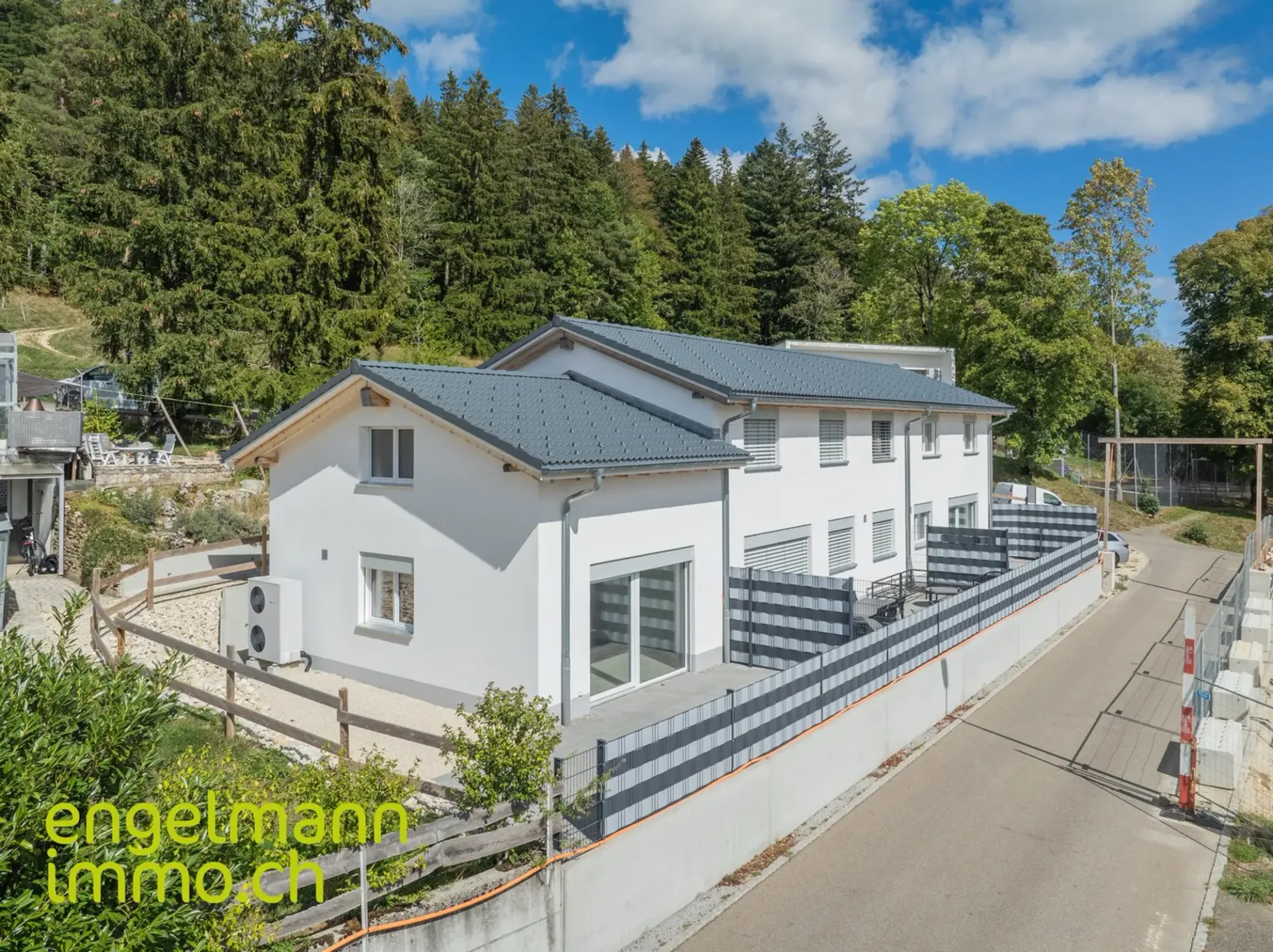 Propriété avec 3 maisons en rangée