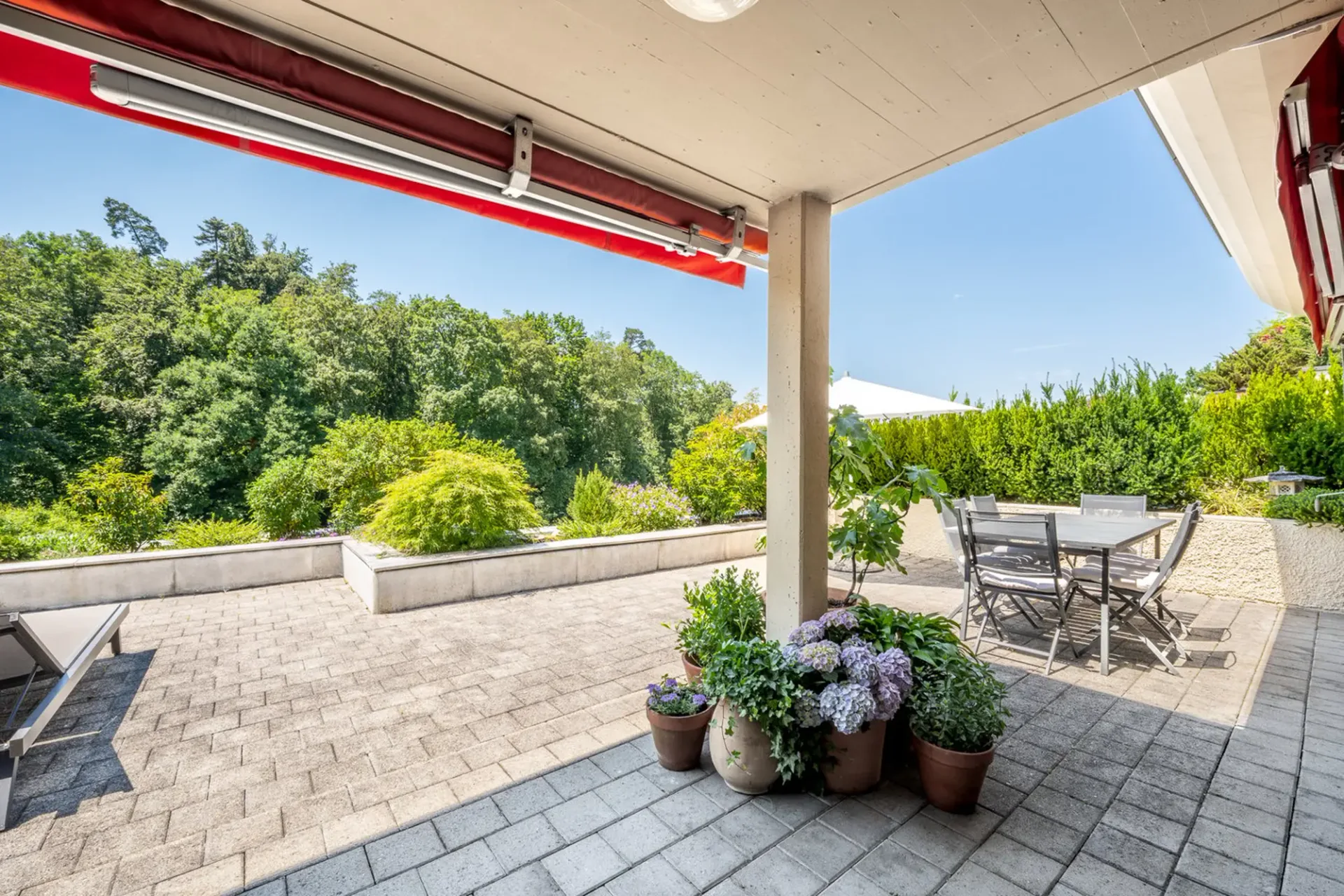 Grosszügige 5½-Zimmer-Terrassenwohnung mit Weitblick, Privatsphäre und Wellness