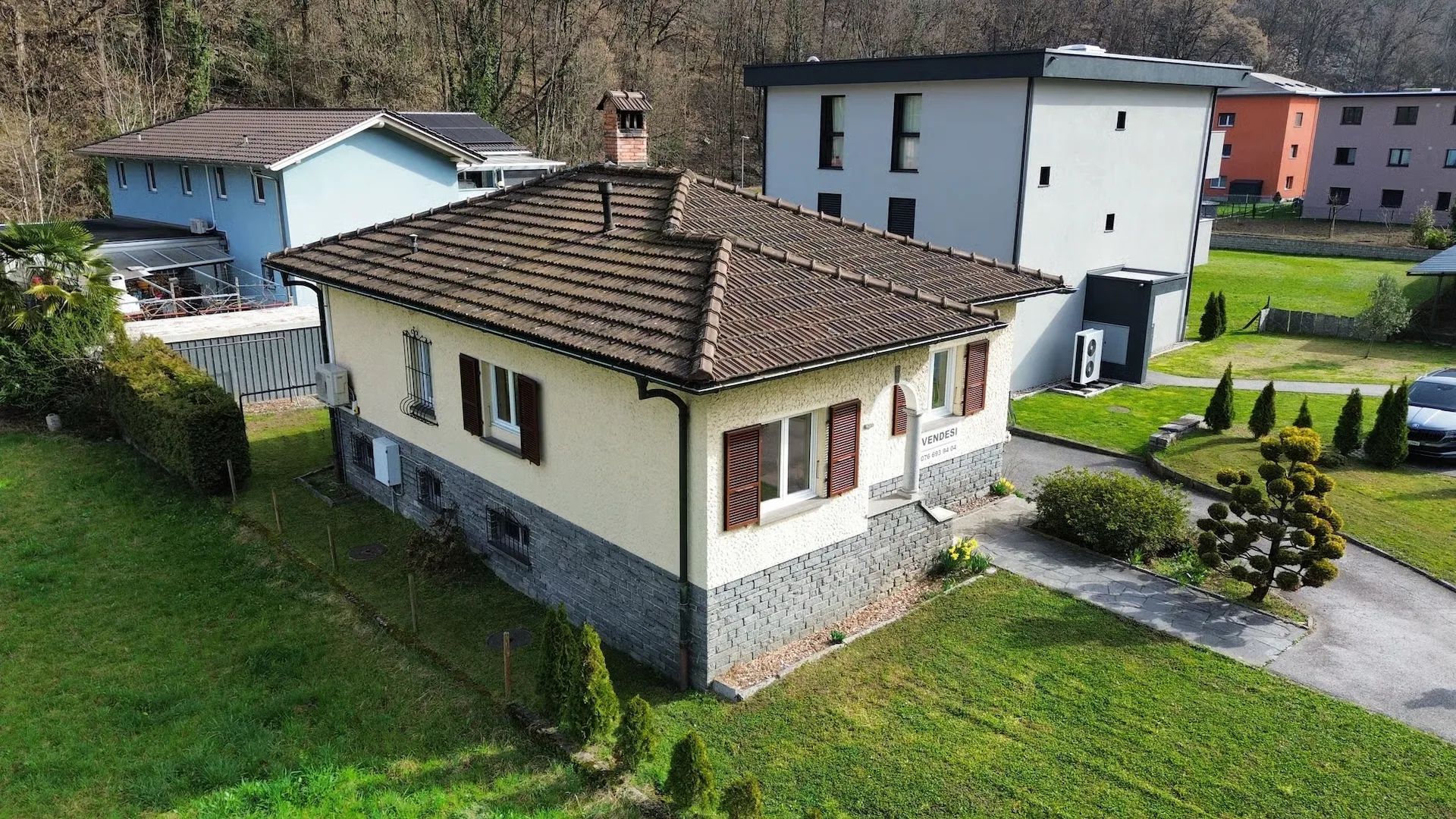 Elegantes Einfamilienhaus mit 4,5 Zimmern und Bergblick in Pollegio