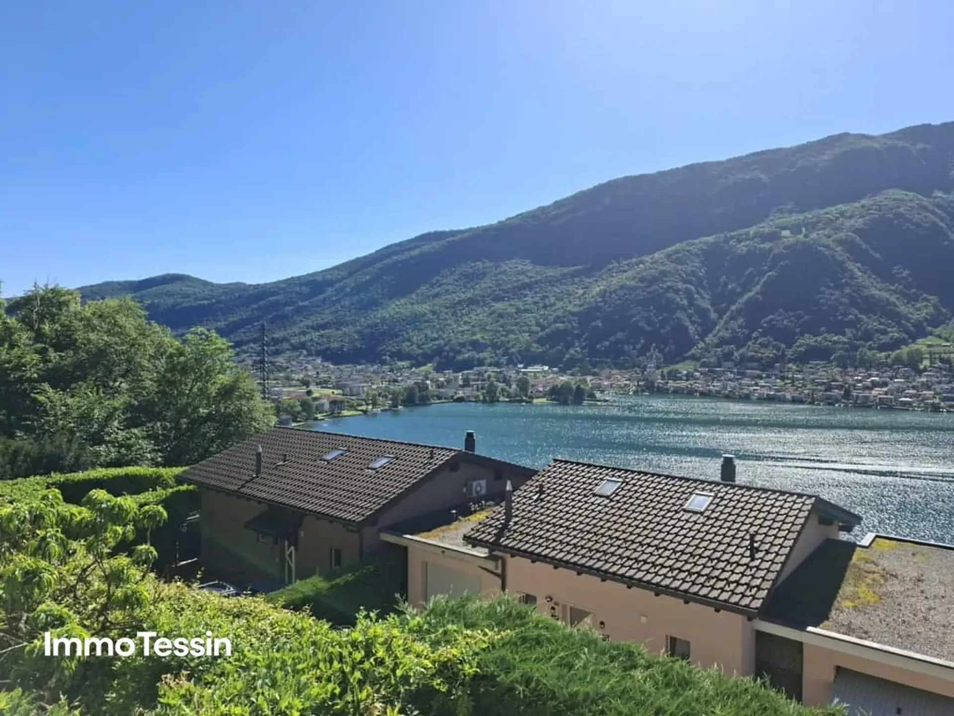 Elegantes Haus mit traumhafter 180 Seesicht auf den Lago di Lugano an wunderschöner Lage mit Garten und mehreren Parkmöglichkeiten