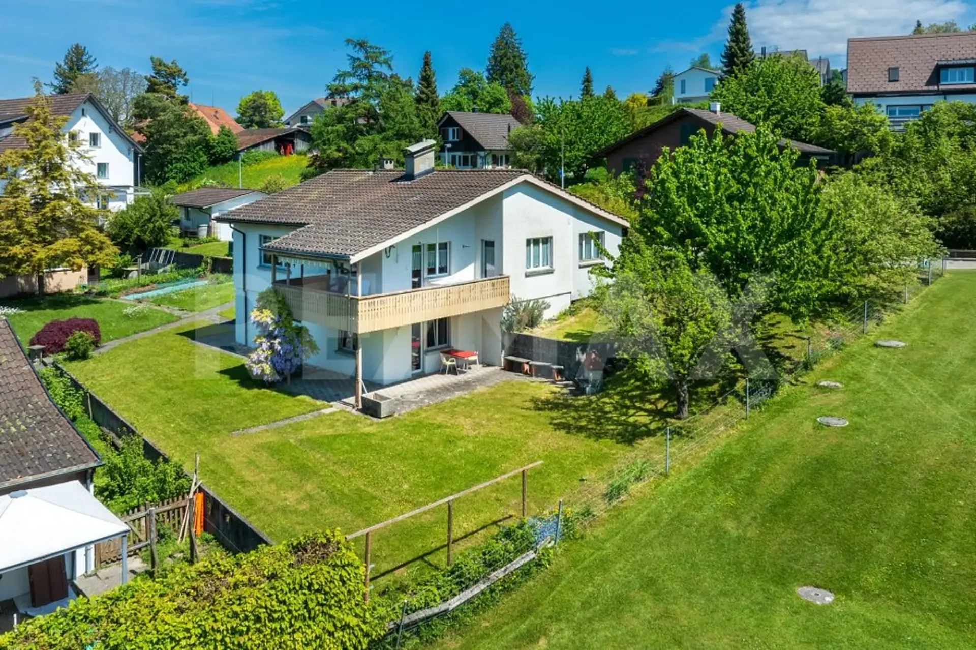 Attraktives Einfamilienhaus mit Einliegerwohnung sowie 746m² Grundstück