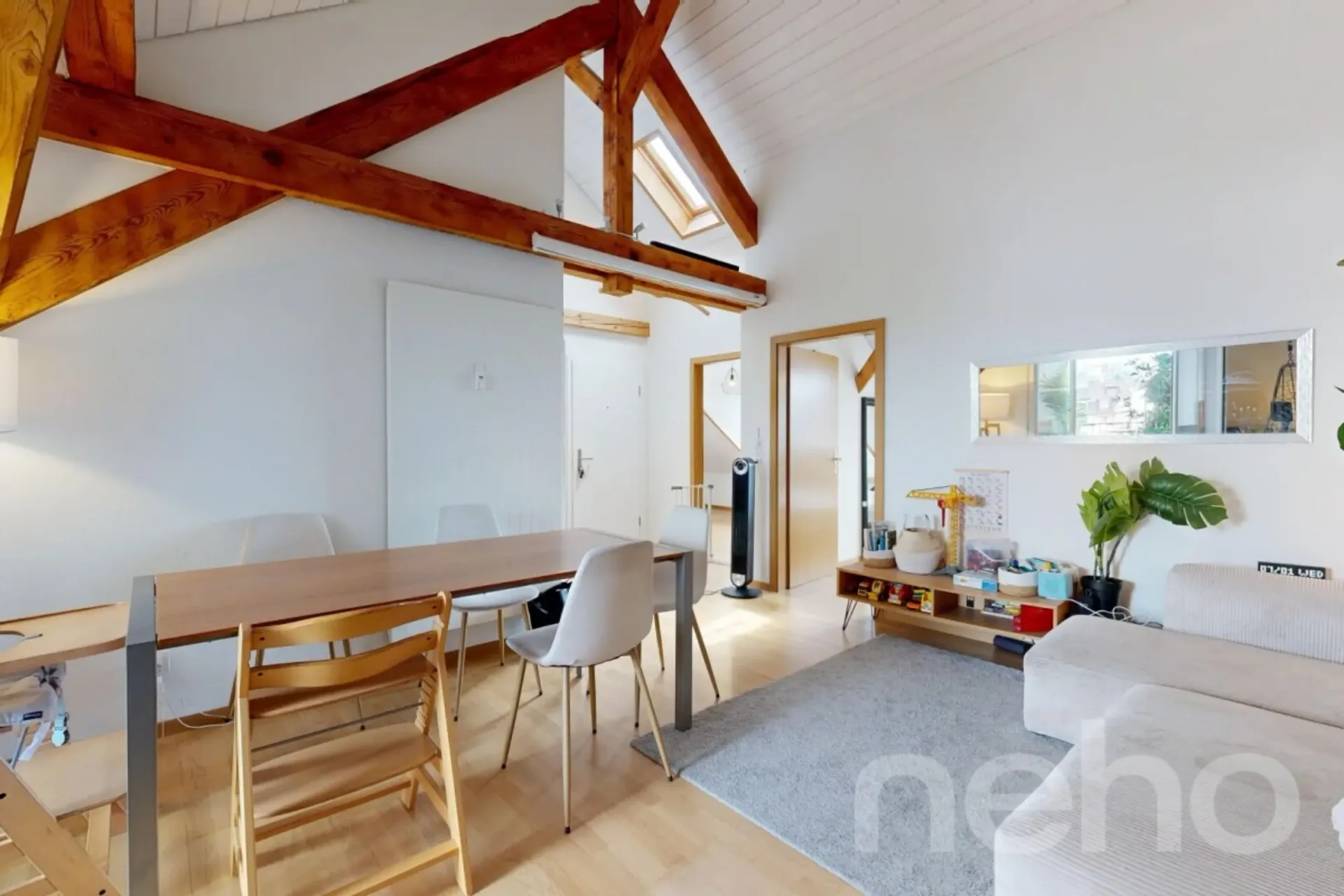 Charmante 3.5-Zimmer-Dachwohnung mit Balkon an ruhiger Lage in Basel