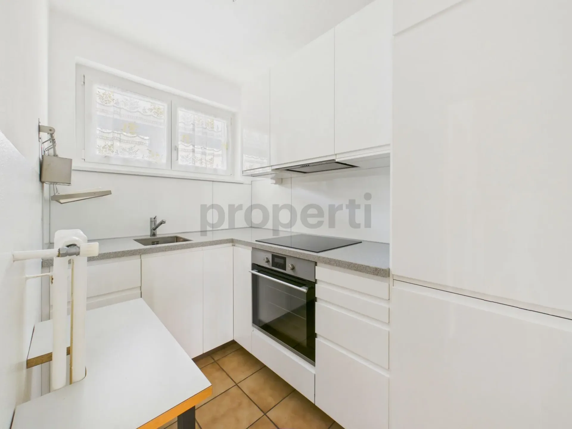 Ampio Balcone, Risalita con Ascensore, Bagno e Cucina Nuovi (2020) vicino al Lago e ai Servizi!