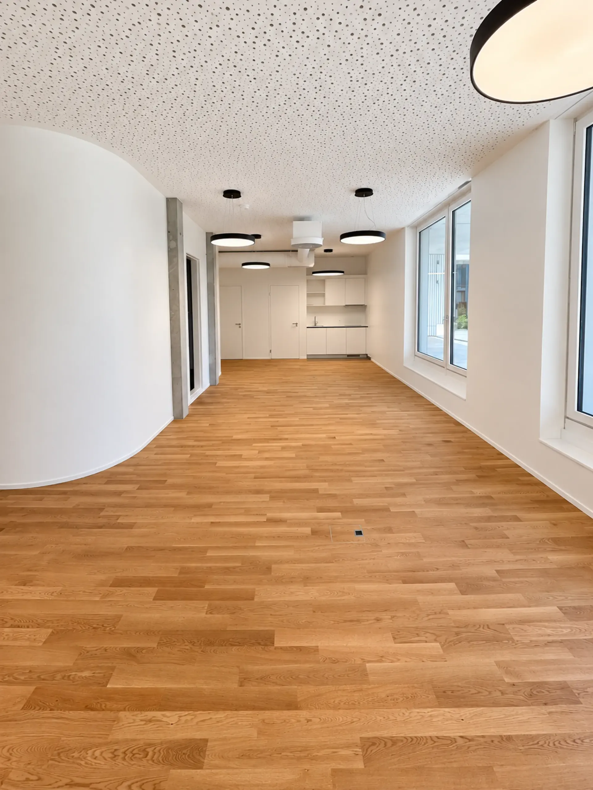 Developed commercial/office space with top connection