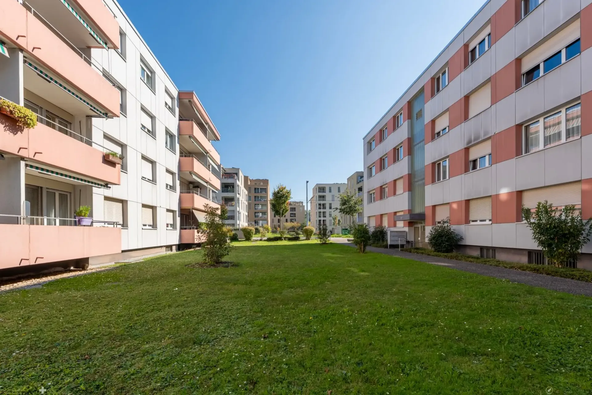 Grosszügige und helle 3-Zimmerwohnung mit Balkon im Gurzelenquartier
