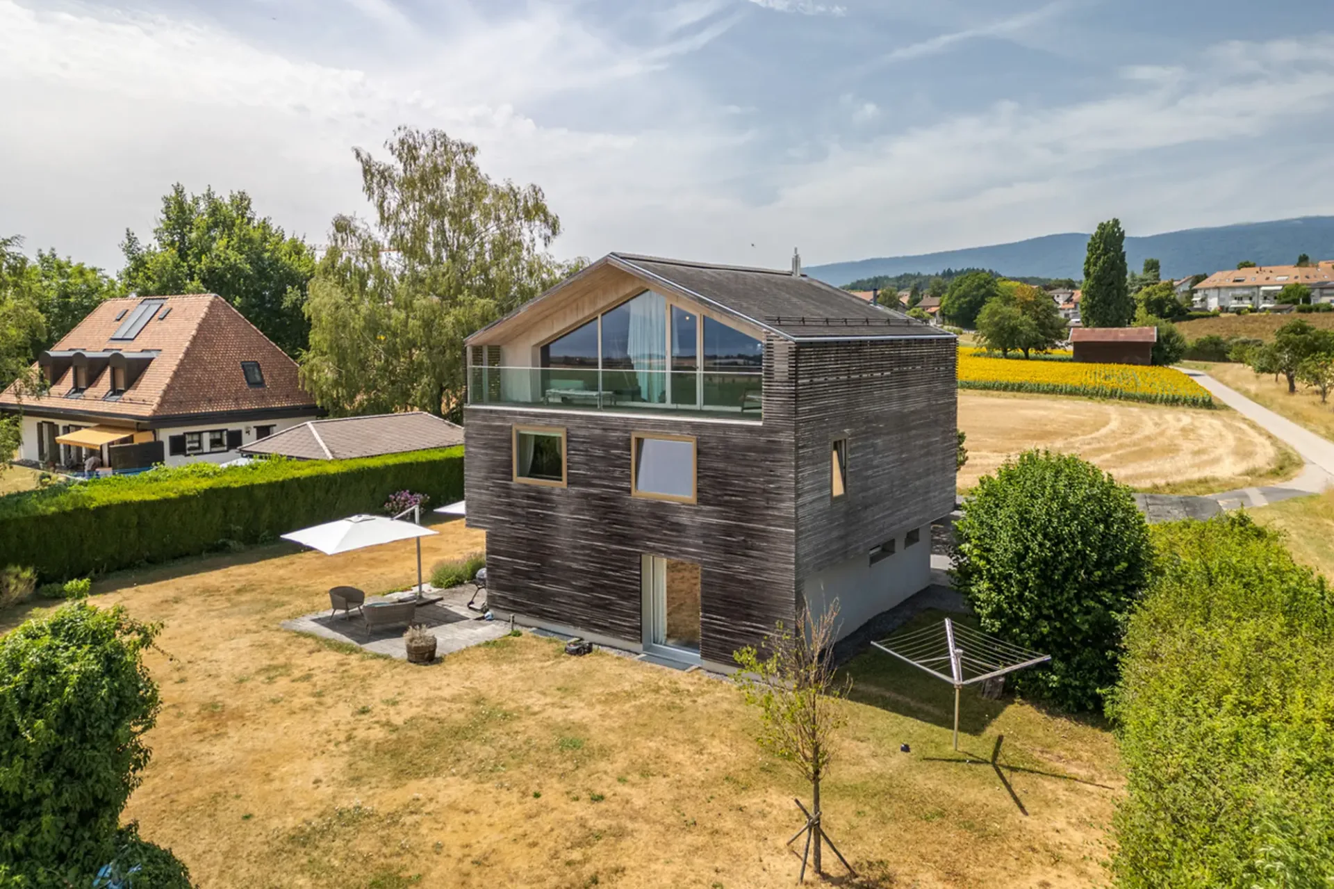 Geräumiges Einfamilienhaus mit herrlicher Aussicht auf die Alpen und den See