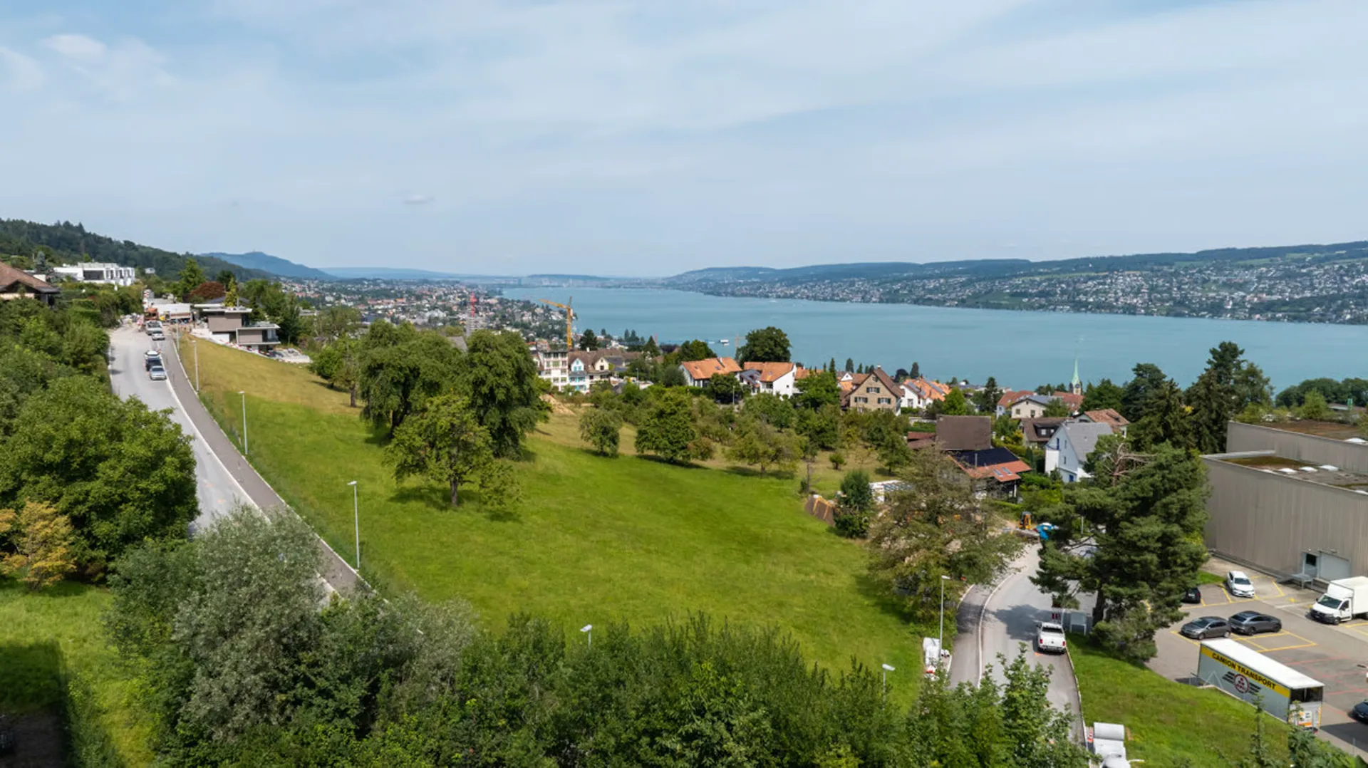 Bauland mit Blick über den Zürichsee und in die Alpen