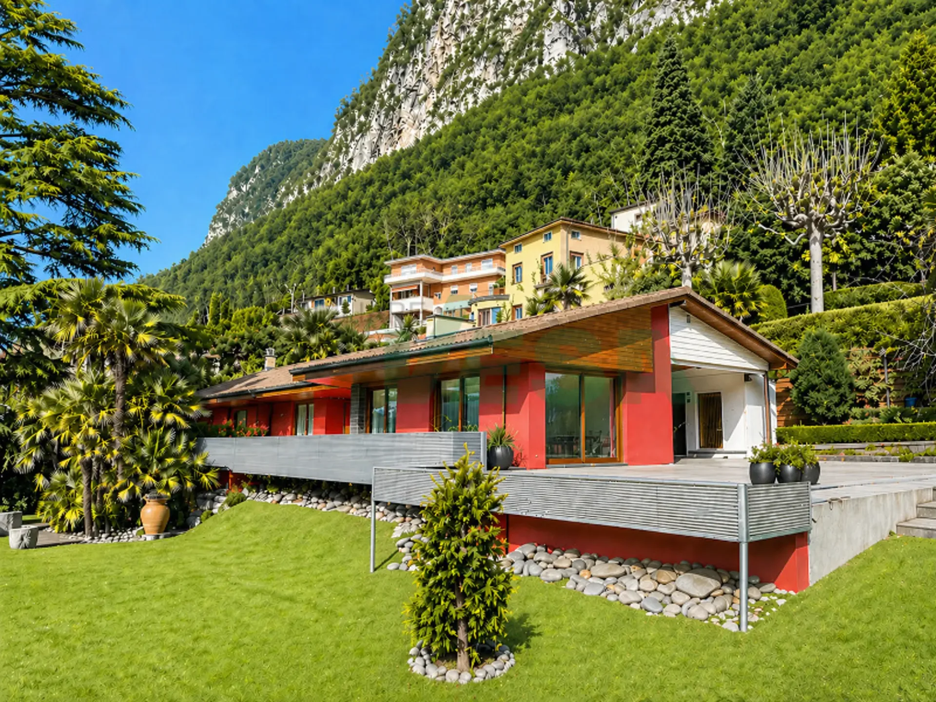 Accogliente villa tutta su un piano con grande bel giardino e piscina