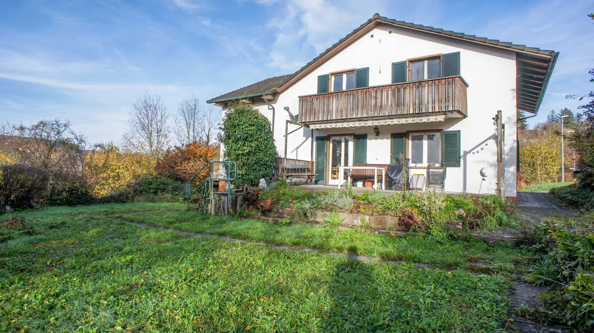 Mehrfamilienhaus mit 2 Wohnungen und Einliegerwohnung