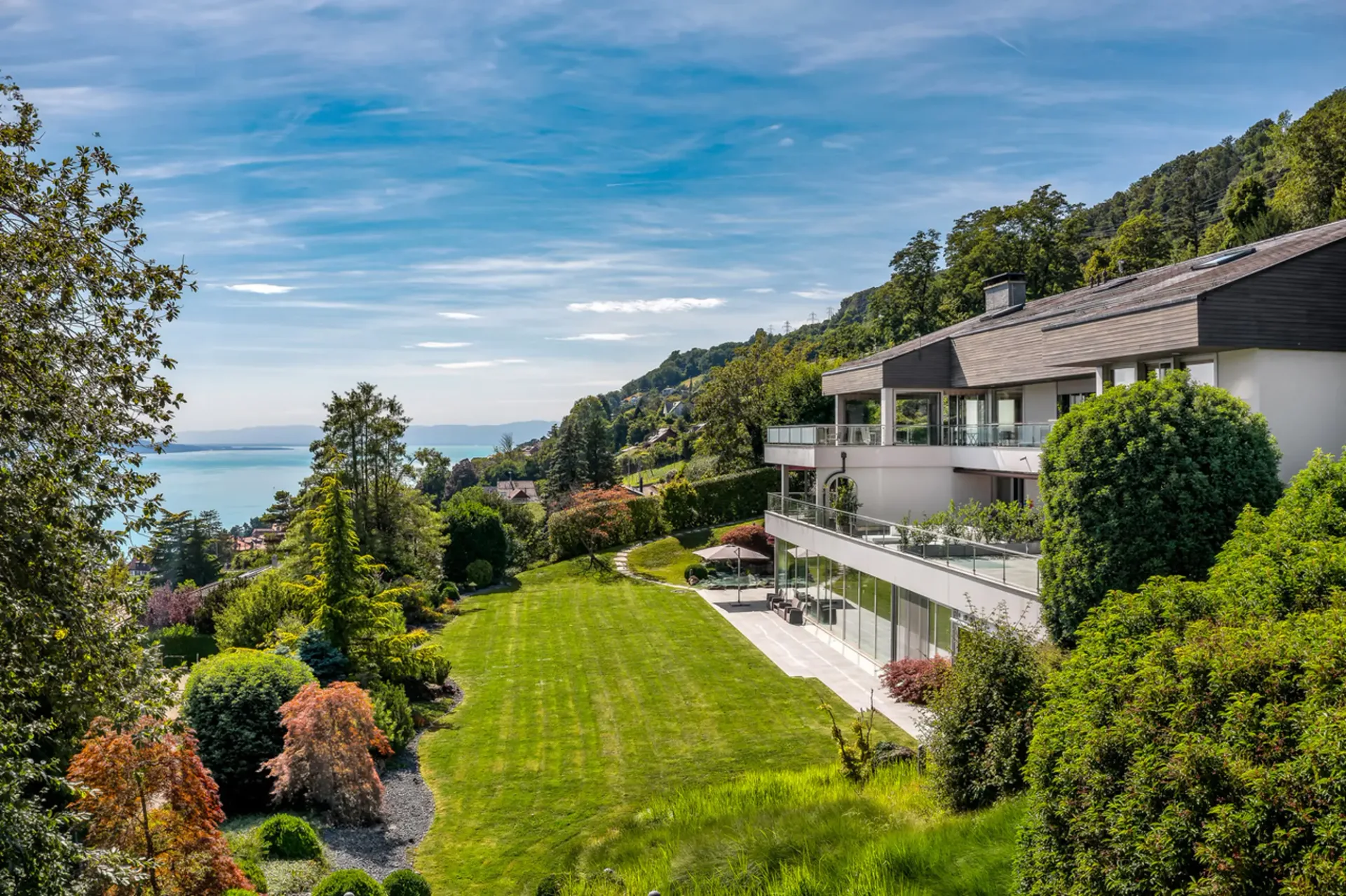 Außergewöhnliche moderne Villa mit Panoramablick