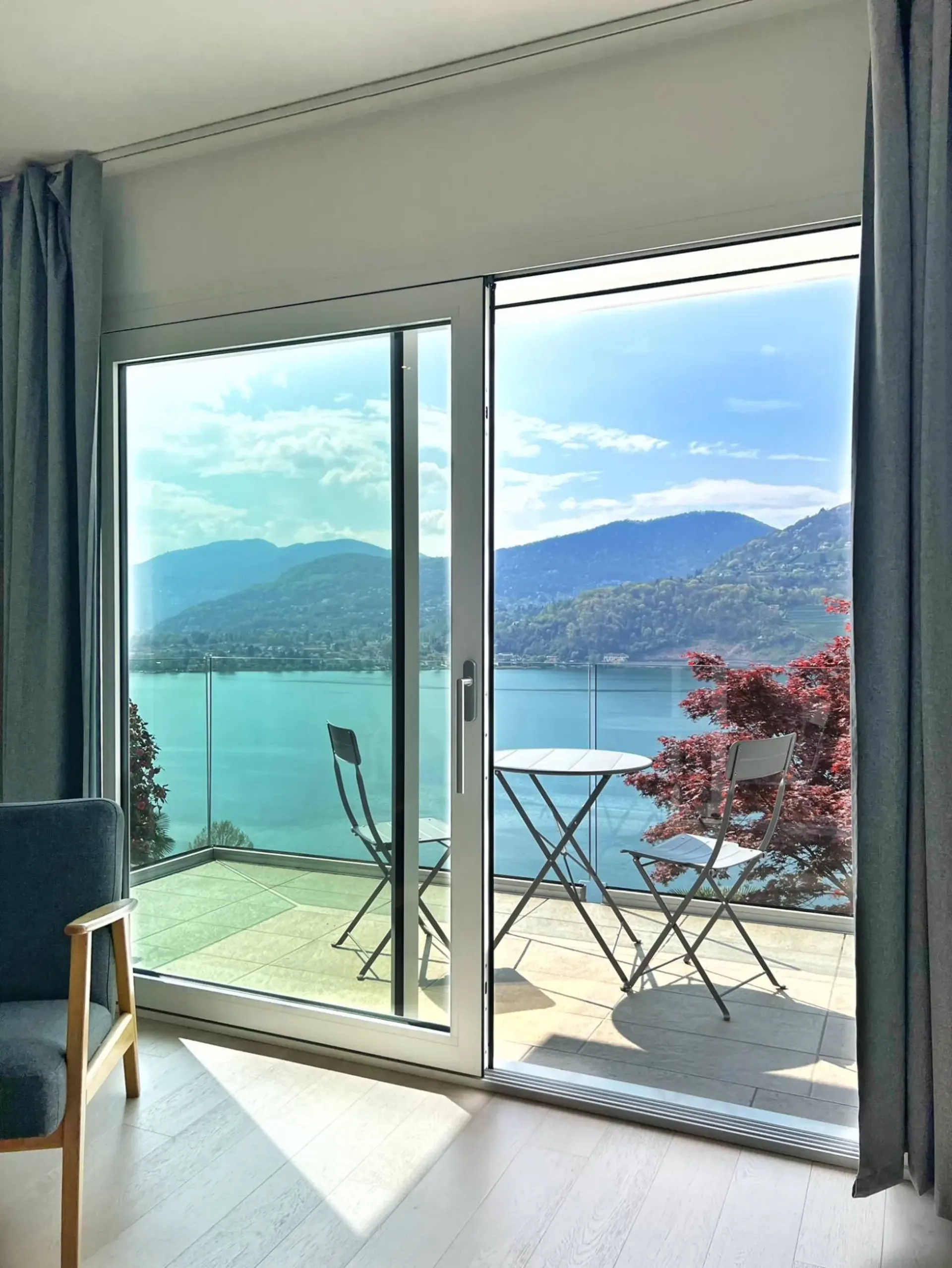 Monolocale vista lago