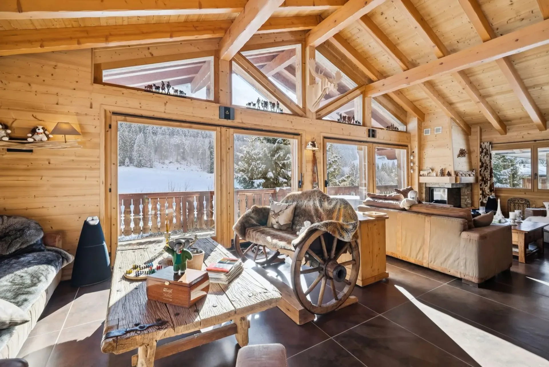 Elegante Alpenarchitektur und Panorama in Morgins - Portes du Soleil
