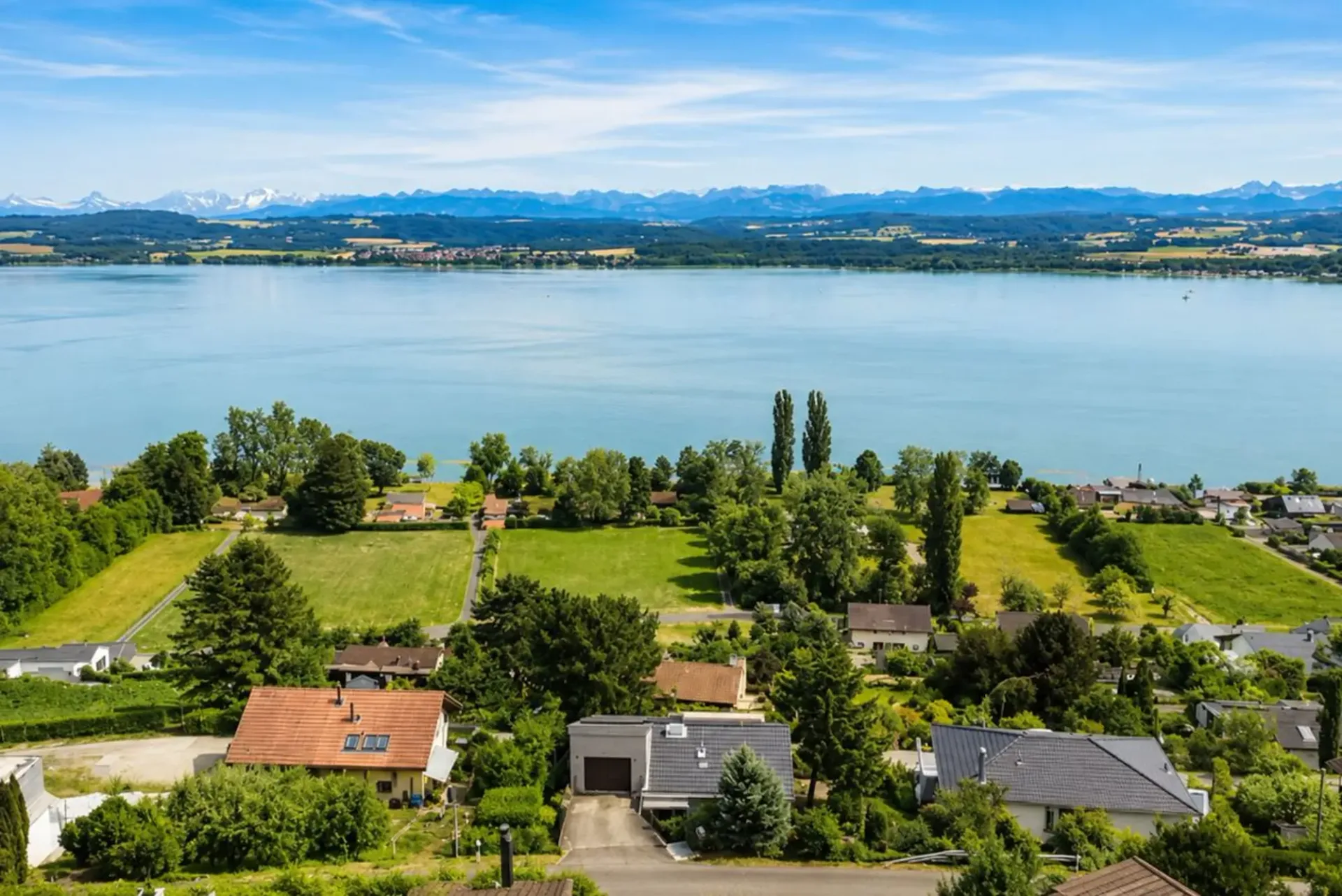 Building plot with open view in Vallamand
