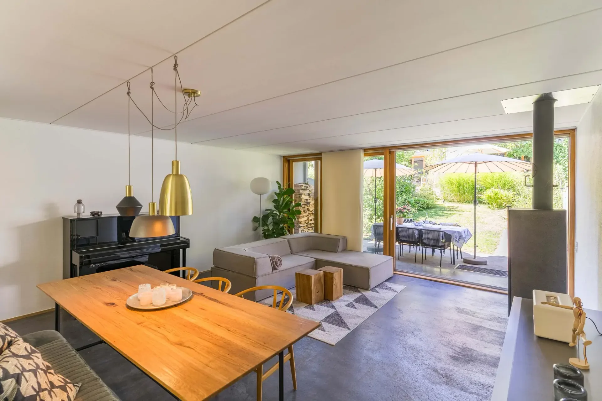 MODERNES 6.5 ZIMMER REIHENMITTELHAUS IN DER NÄHE VON BASEL