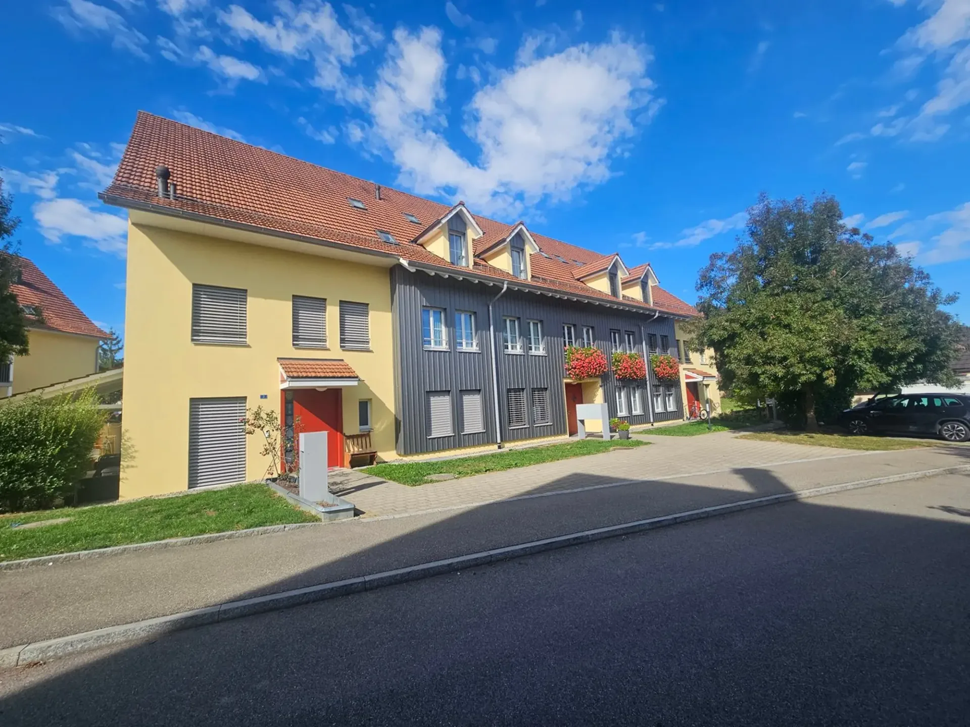 3.5-Zimmer-Dachwohnung  – Modern, Hell und Familienfreundlich