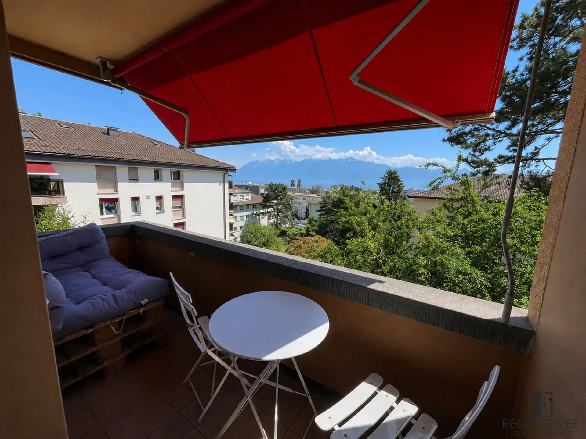 Three-room apartment with balcony