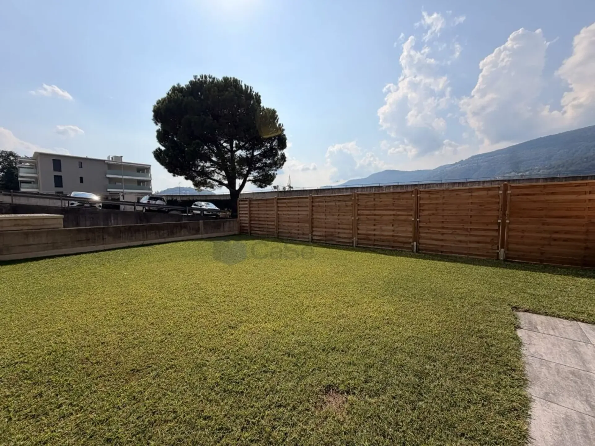 VEZIA - GROßZÜGIGES 3.5 ZIMMER-WOHNUNG, UMBAUBAR IN 4.5, MIT TERRASSE ODER GARTEN