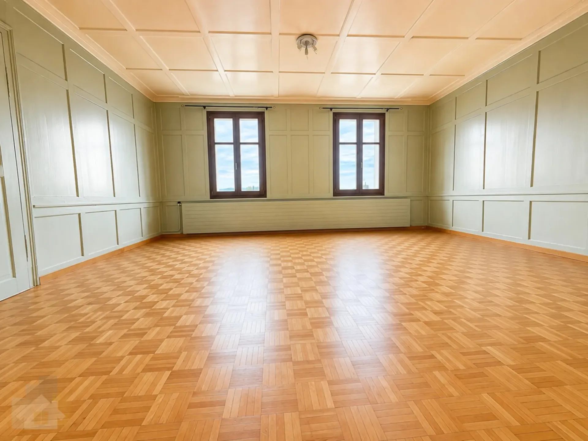 IM ZENTRUM VON ROMANSHORN PAUSCHAL MIT PARKPLATZ ALTBAUWOHNUNG