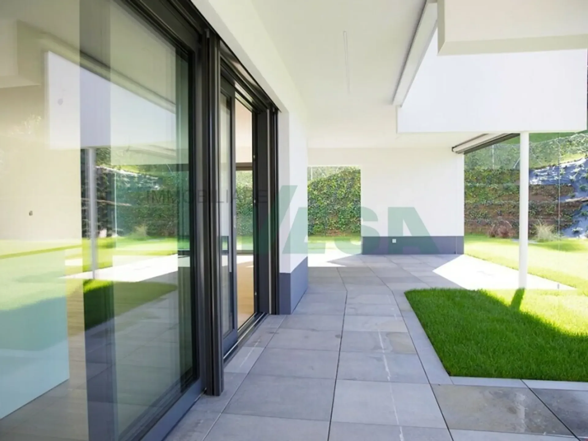 Luminoso appartamento 4,5 locali con terrazza e bel giardino privato